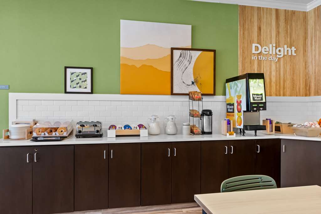 Spark by Hilton Selma Image