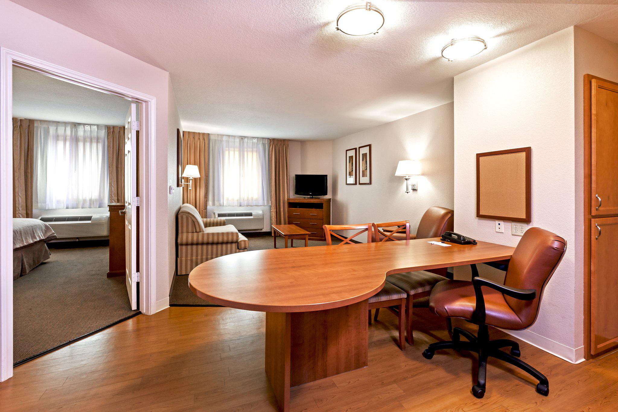 Candlewood Suites Pearland Photo