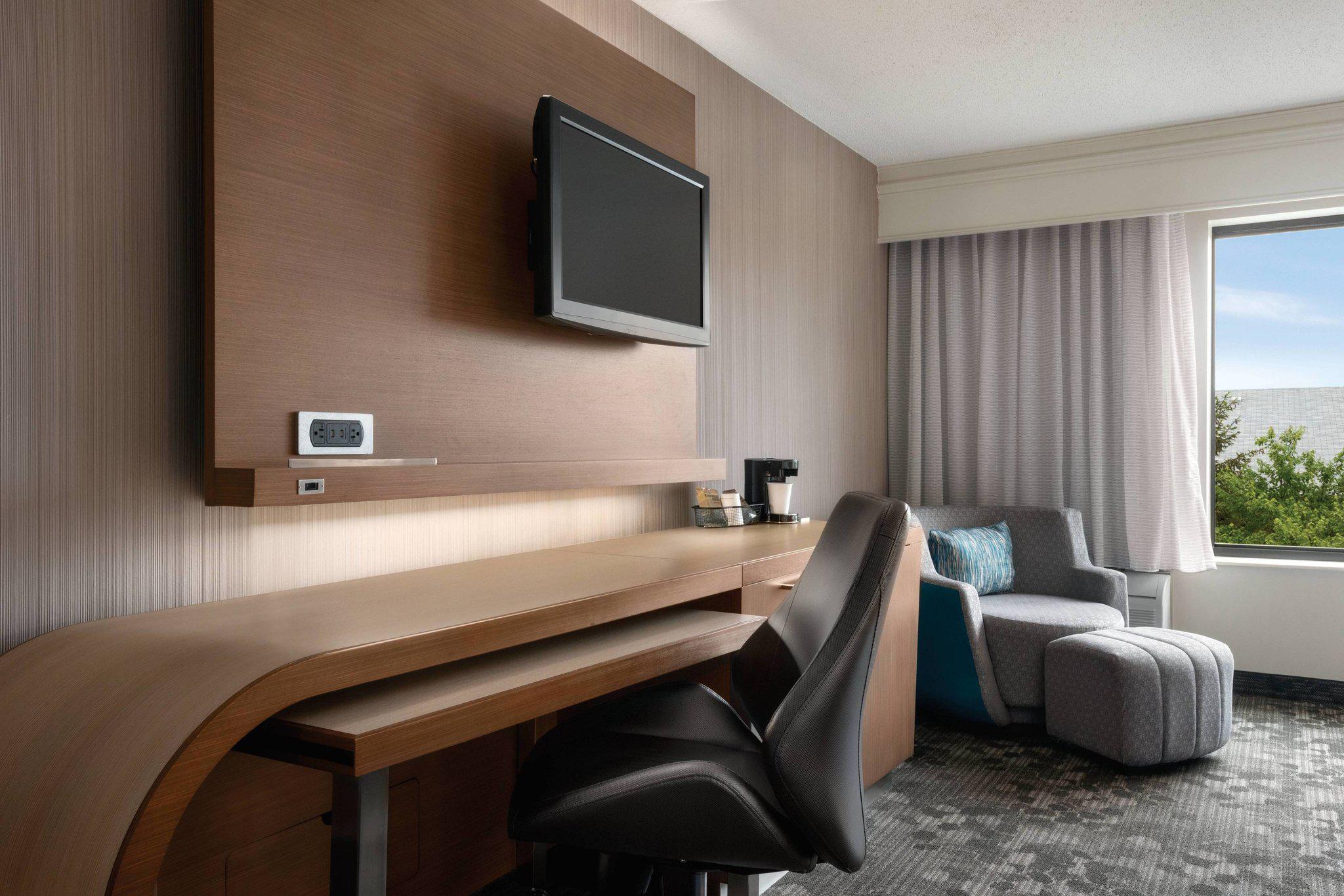 Courtyard by Marriott Dayton North Photo