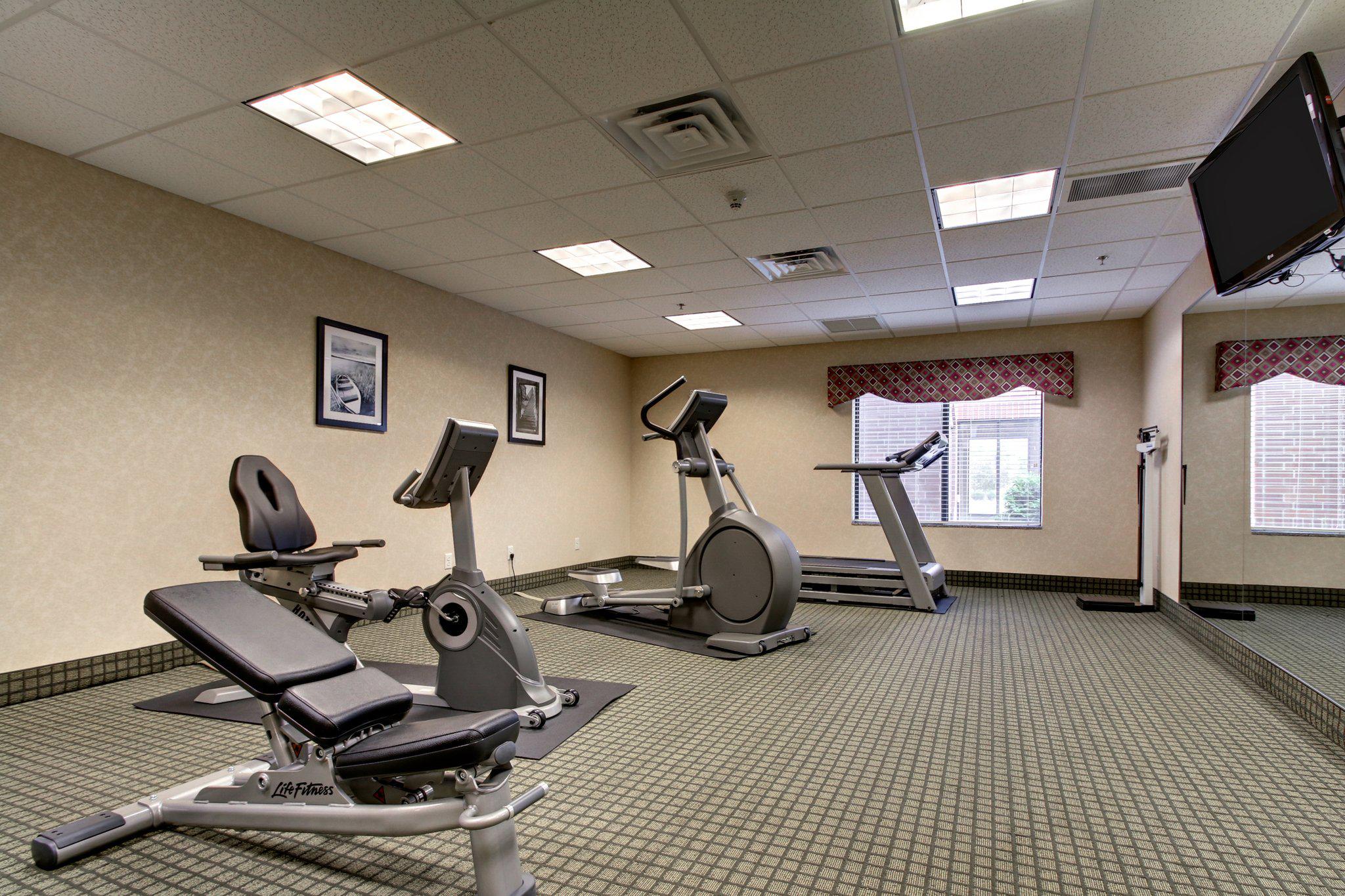 Holiday Inn Express & Suites Peru - Lasalle Area Photo