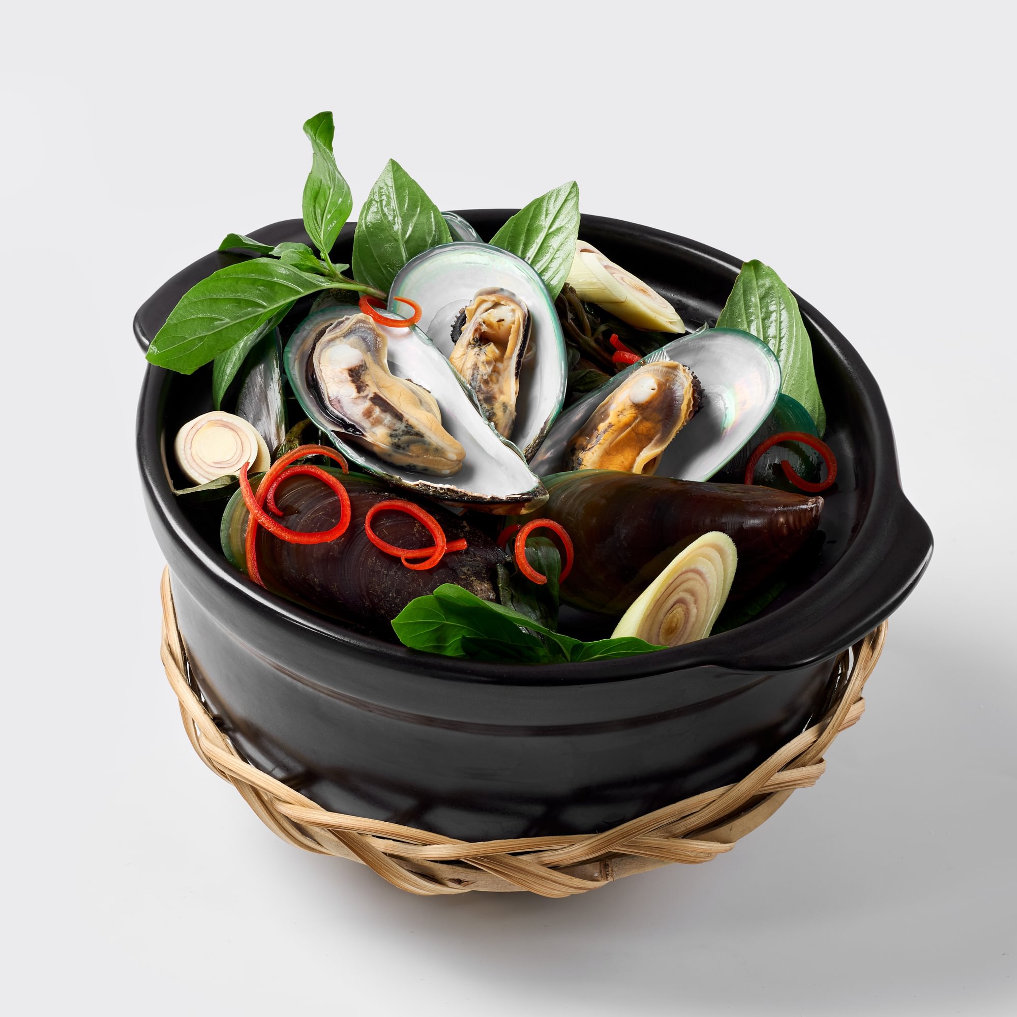 Chem Chép Hấp Lá Quế - Steamed Mussels with Basil Leaves
