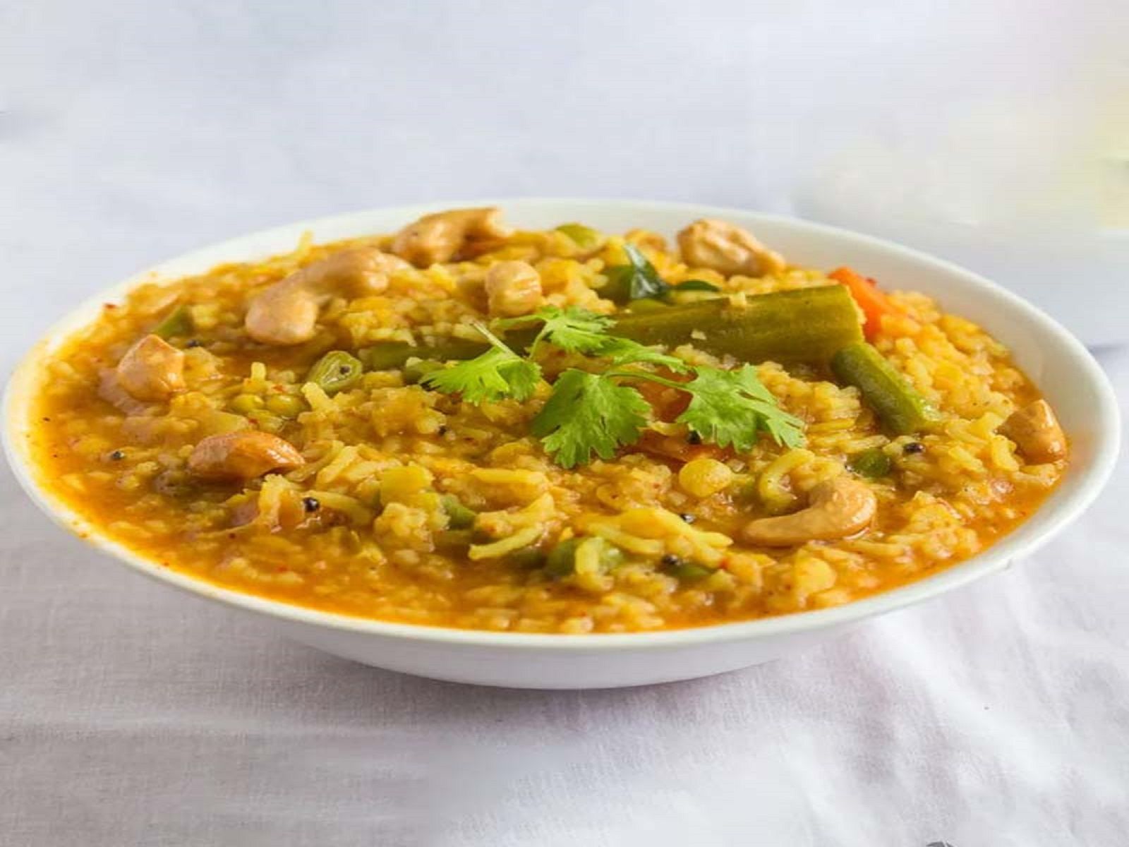 Bisibelebath Pickle, Raita