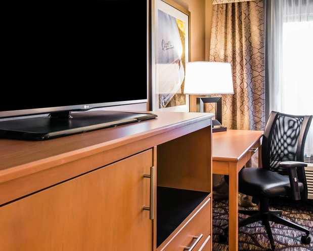 Images Quality Inn & Suites Warren - Detroit
