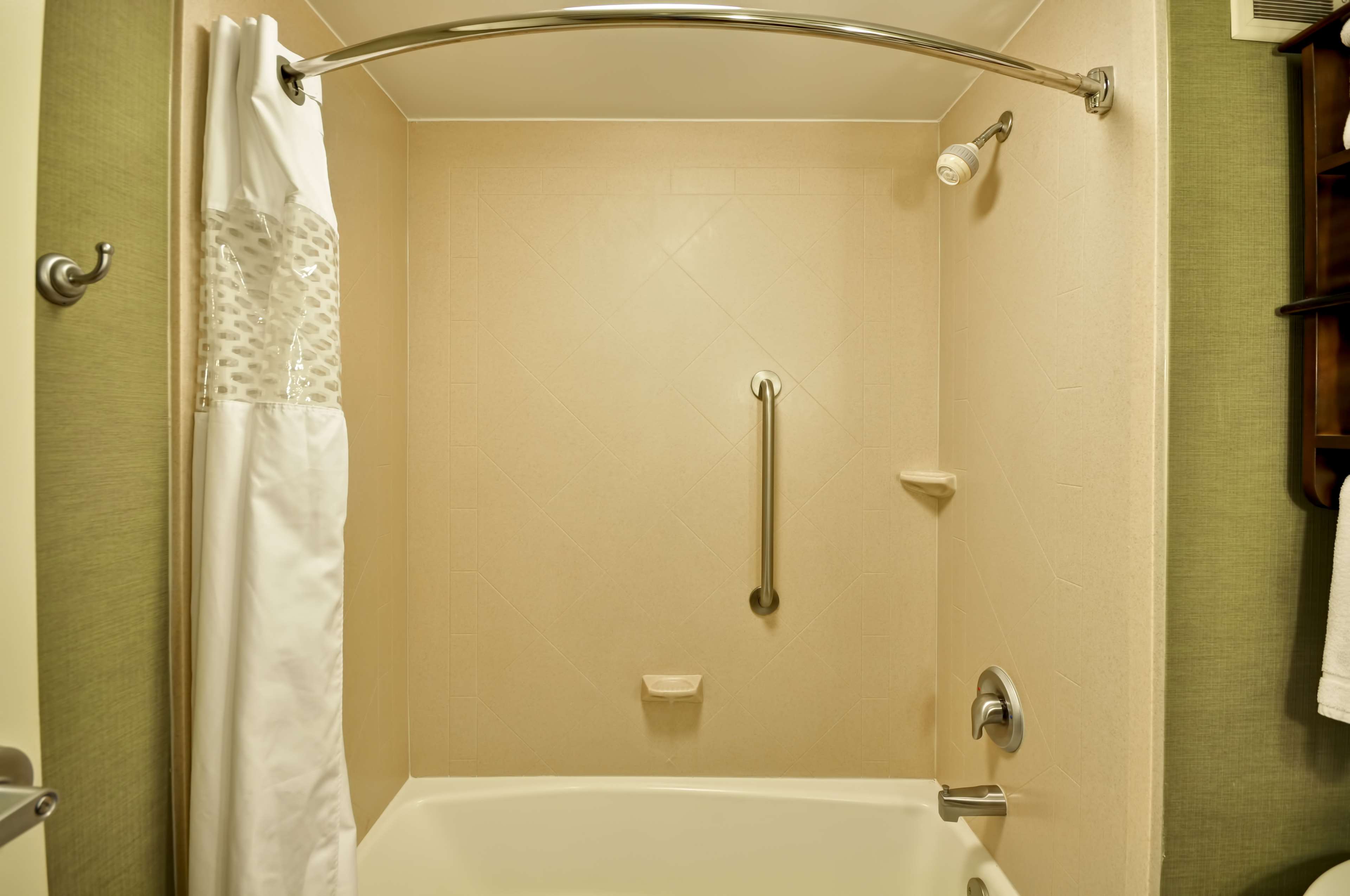 Guest room bath