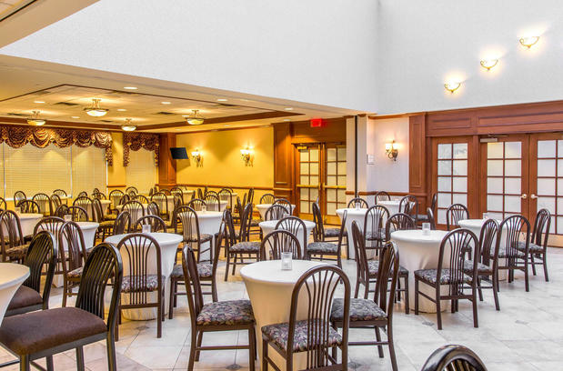 Images Clarion Hotel & Conference Center