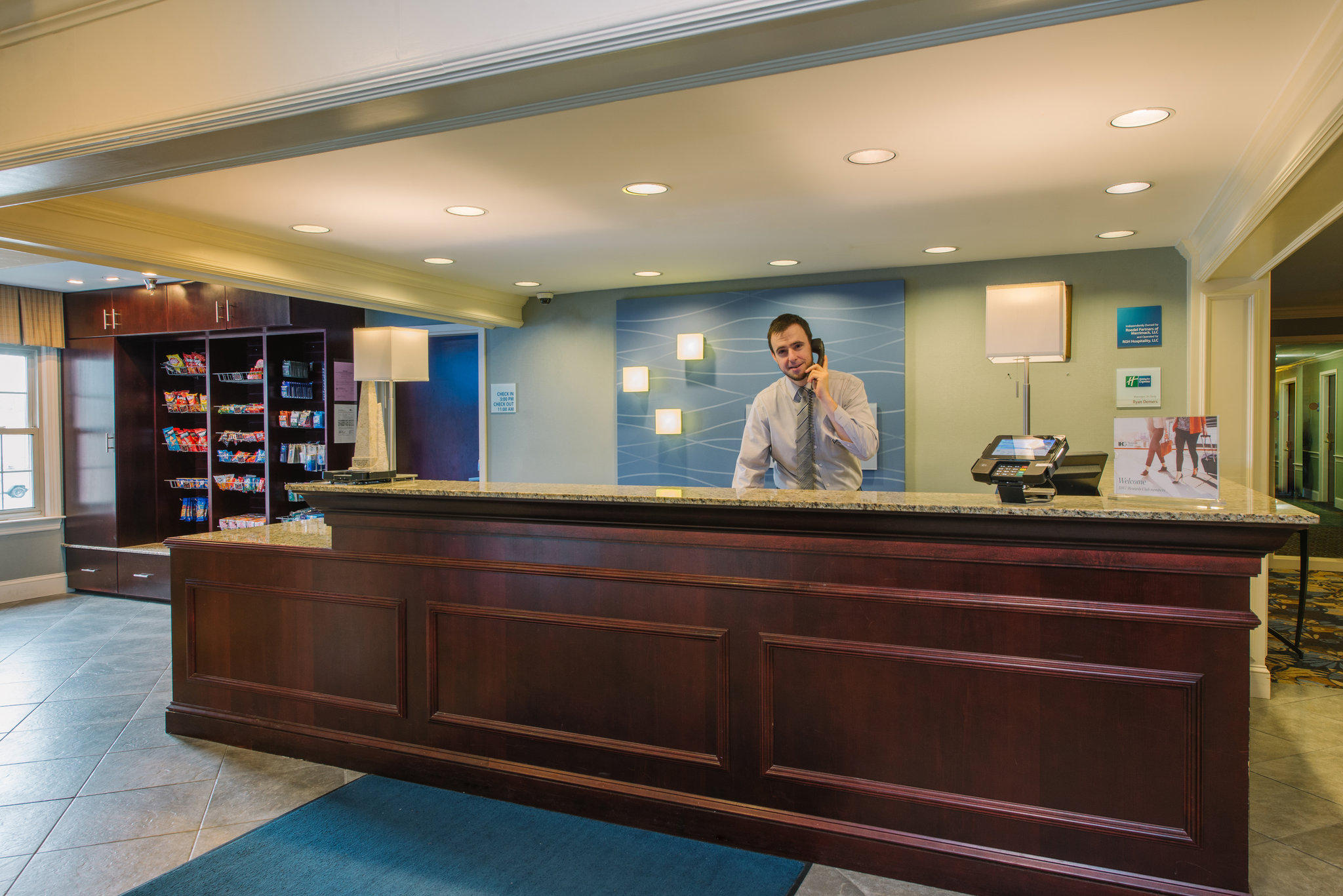 Holiday Inn Express & Suites Merrimack Photo