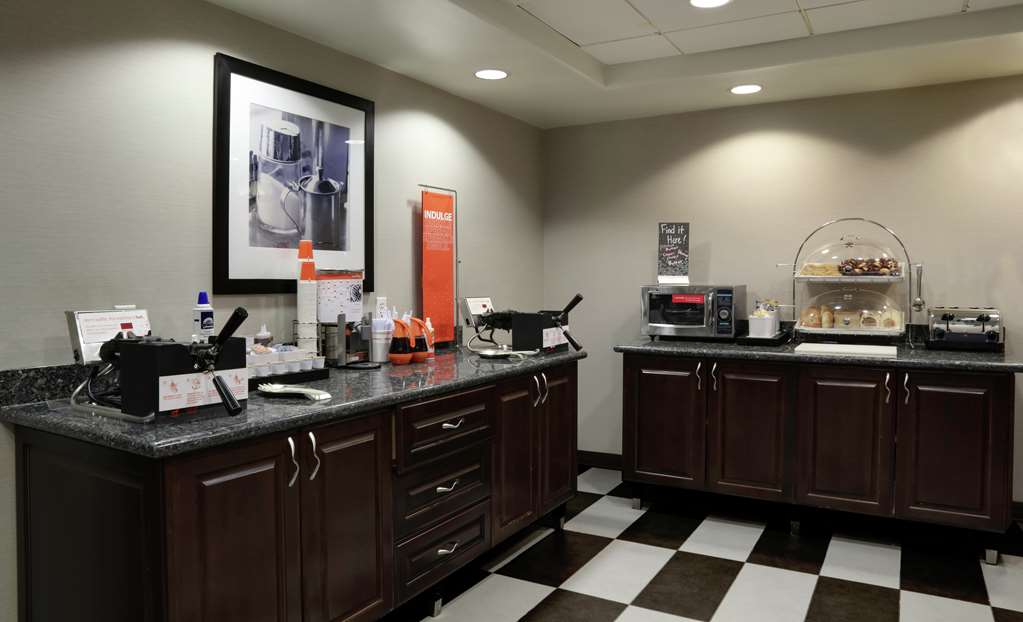 Hampton Inn & Suites Temecula Image