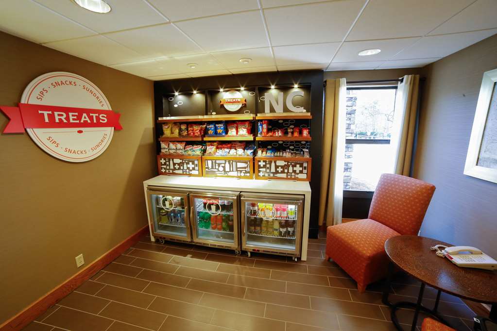 Hampton Inn Franklin Image