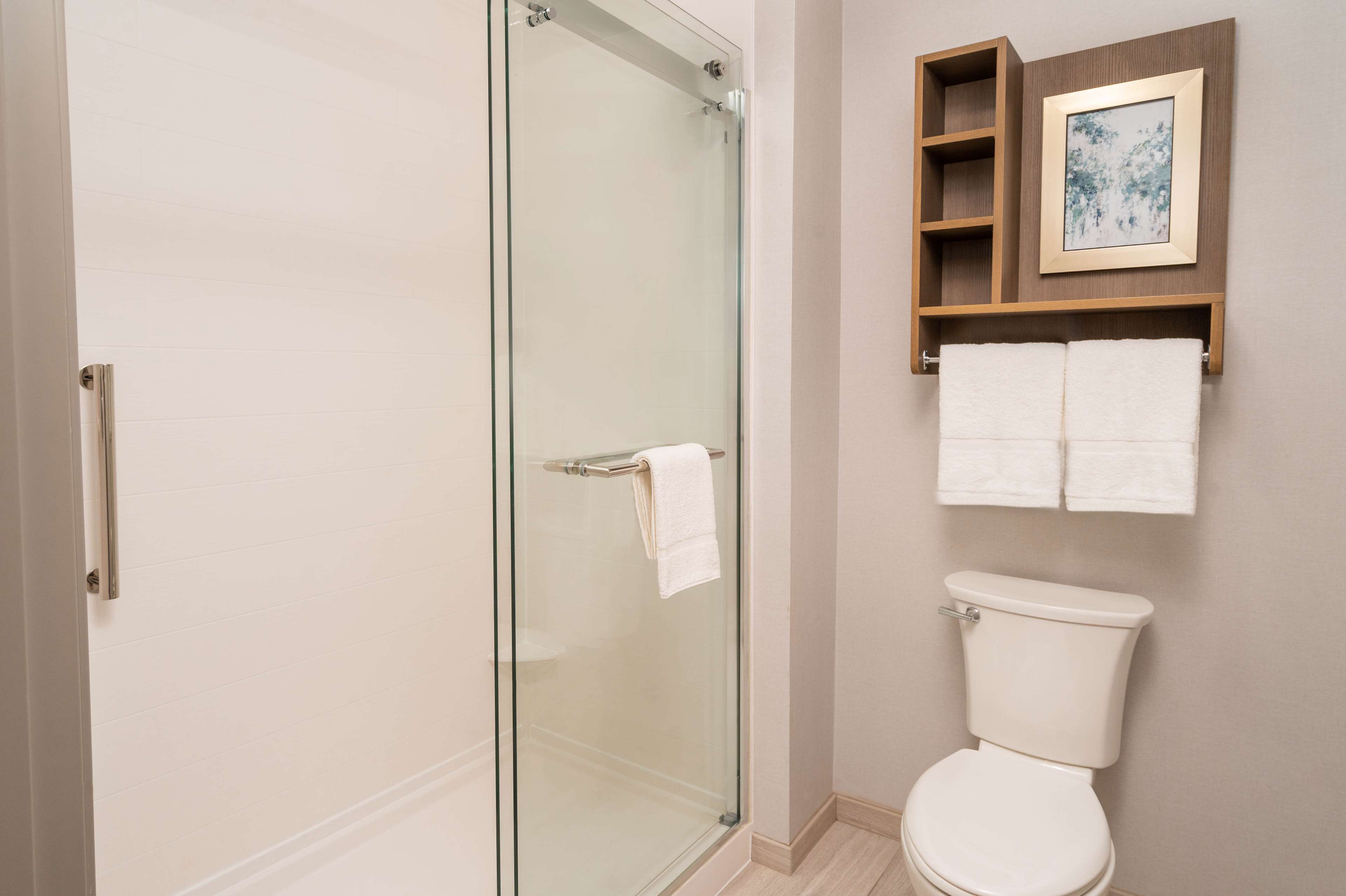 Guest room bath