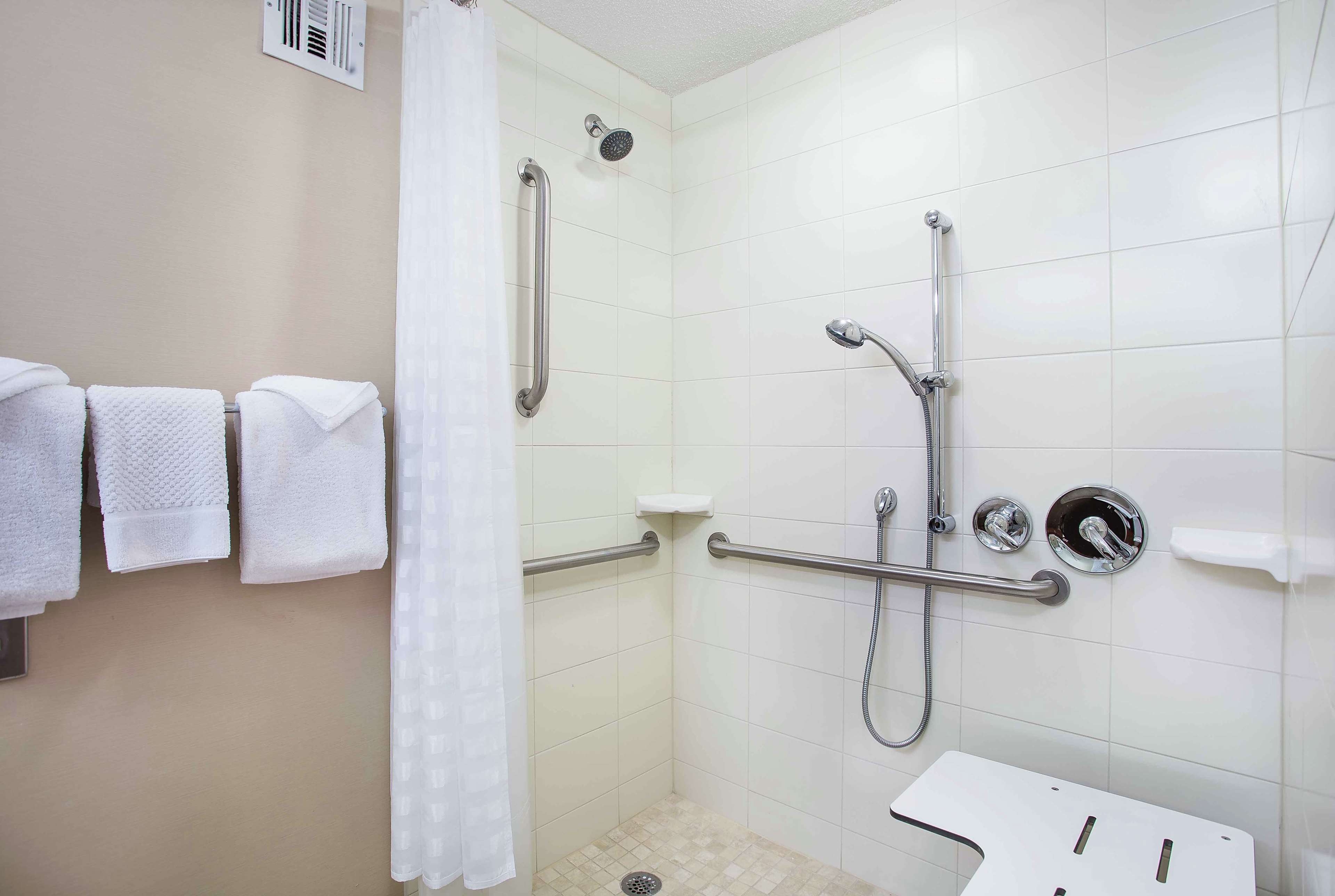 Guest room bath