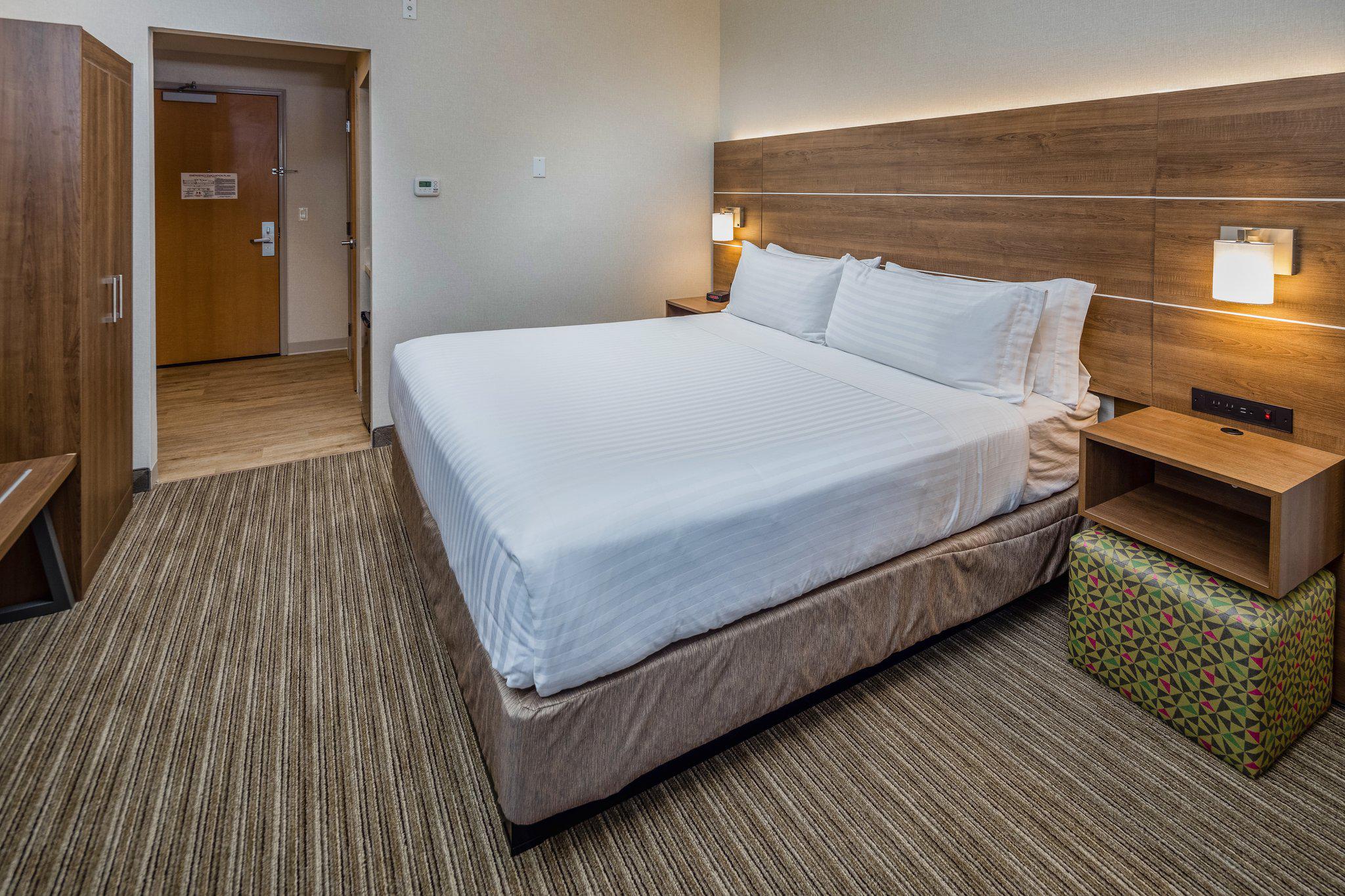 Holiday Inn Express & Suites Modesto-Salida Photo