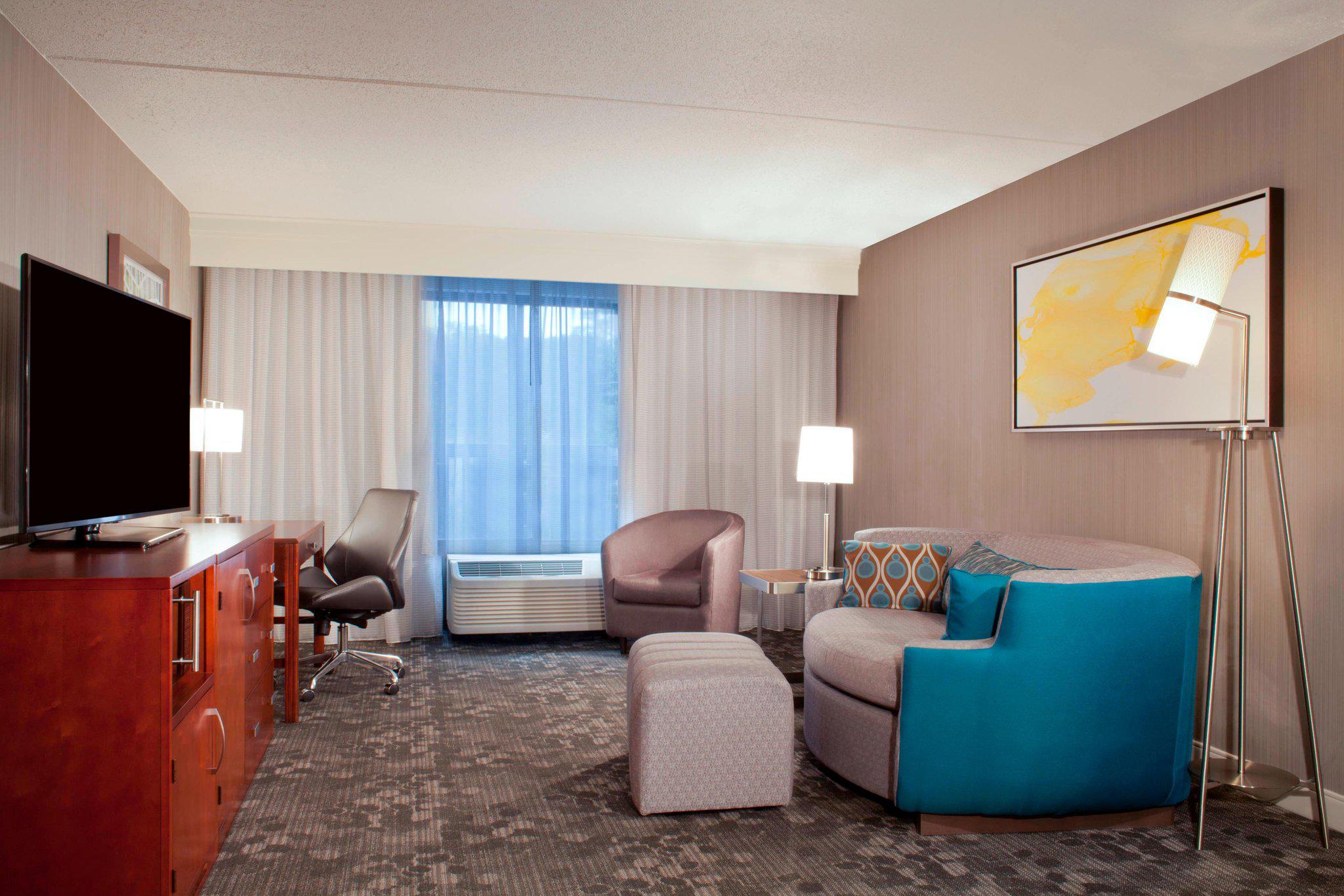 Courtyard by Marriott Bloomington Photo