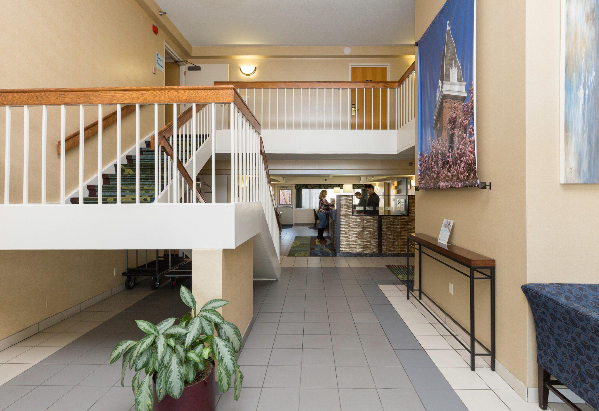 Holiday Inn Express Des Moines-at Drake University Photo
