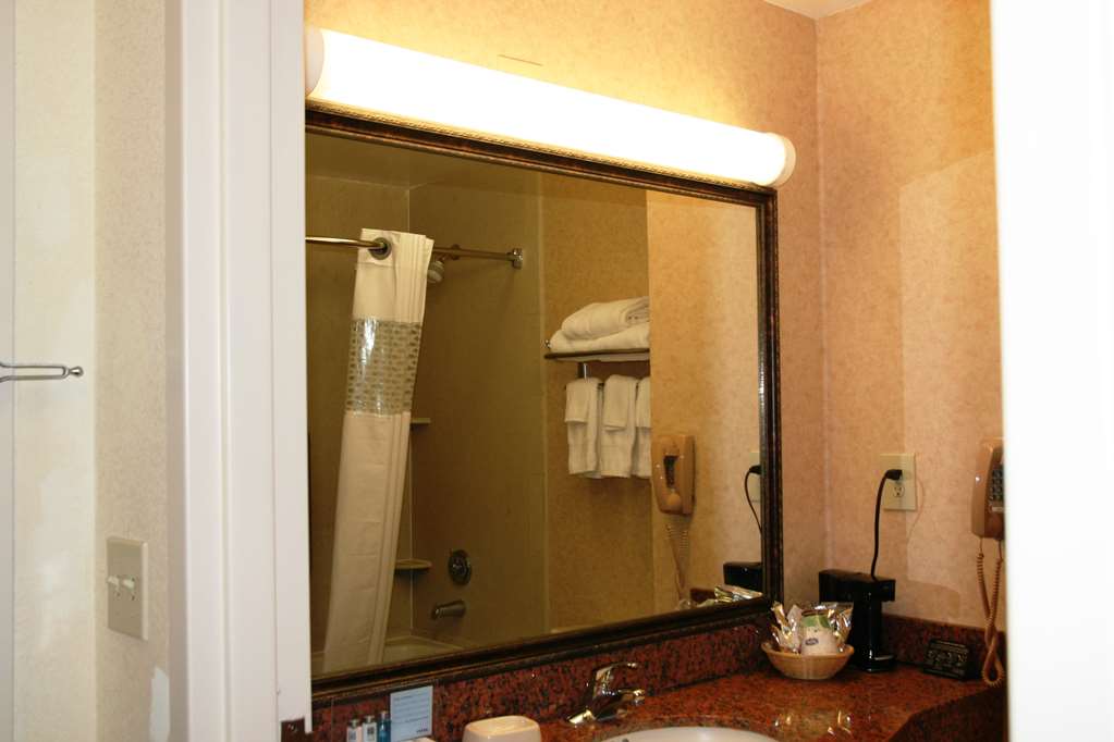 Hampton Inn Canton Image