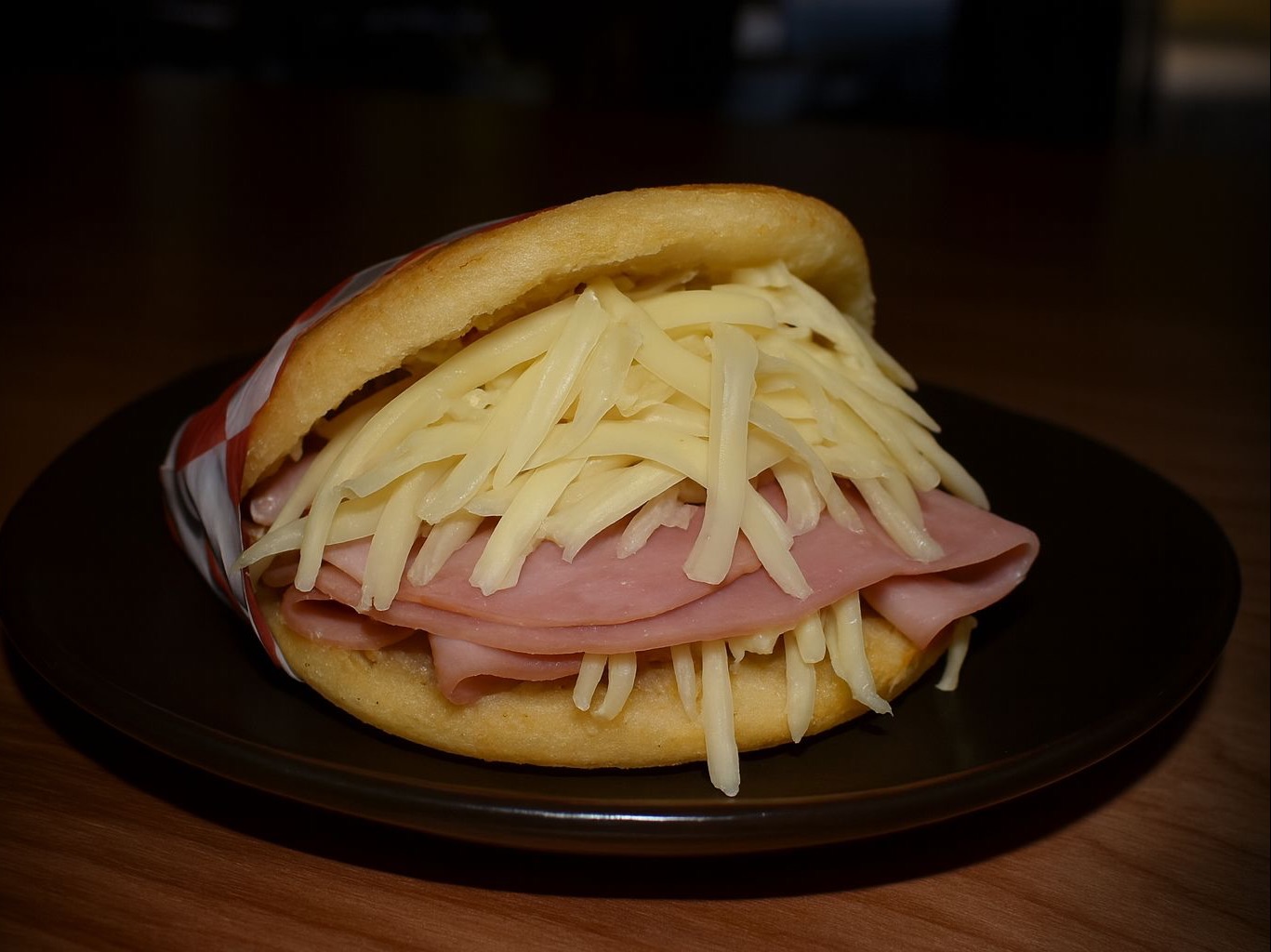 Ham & Cheese Arepa / Arepa de Jamón y Queso