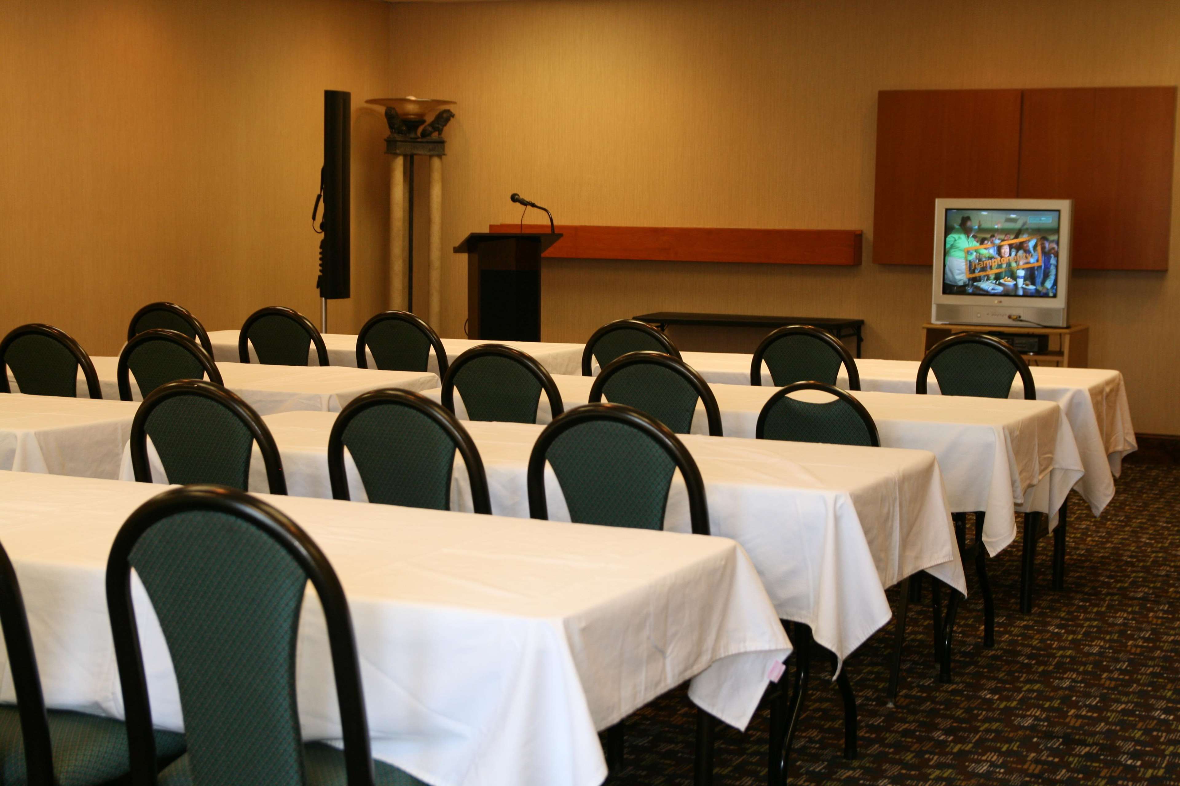 Hampton Inn & Suites Houston-Cypress Station Photo