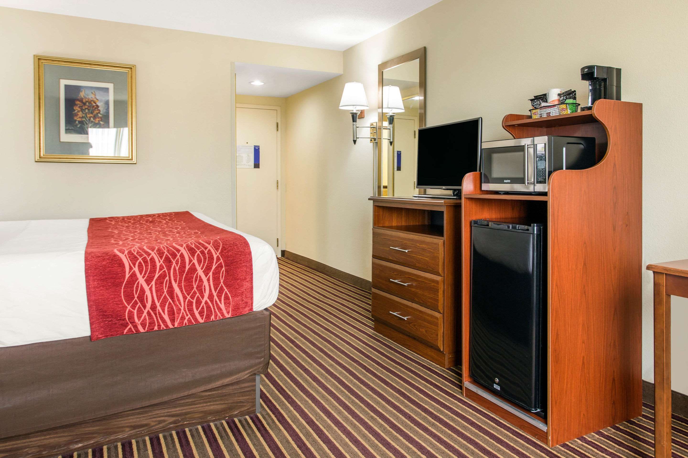 Comfort Inn & Suites Crabtree Valley Photo