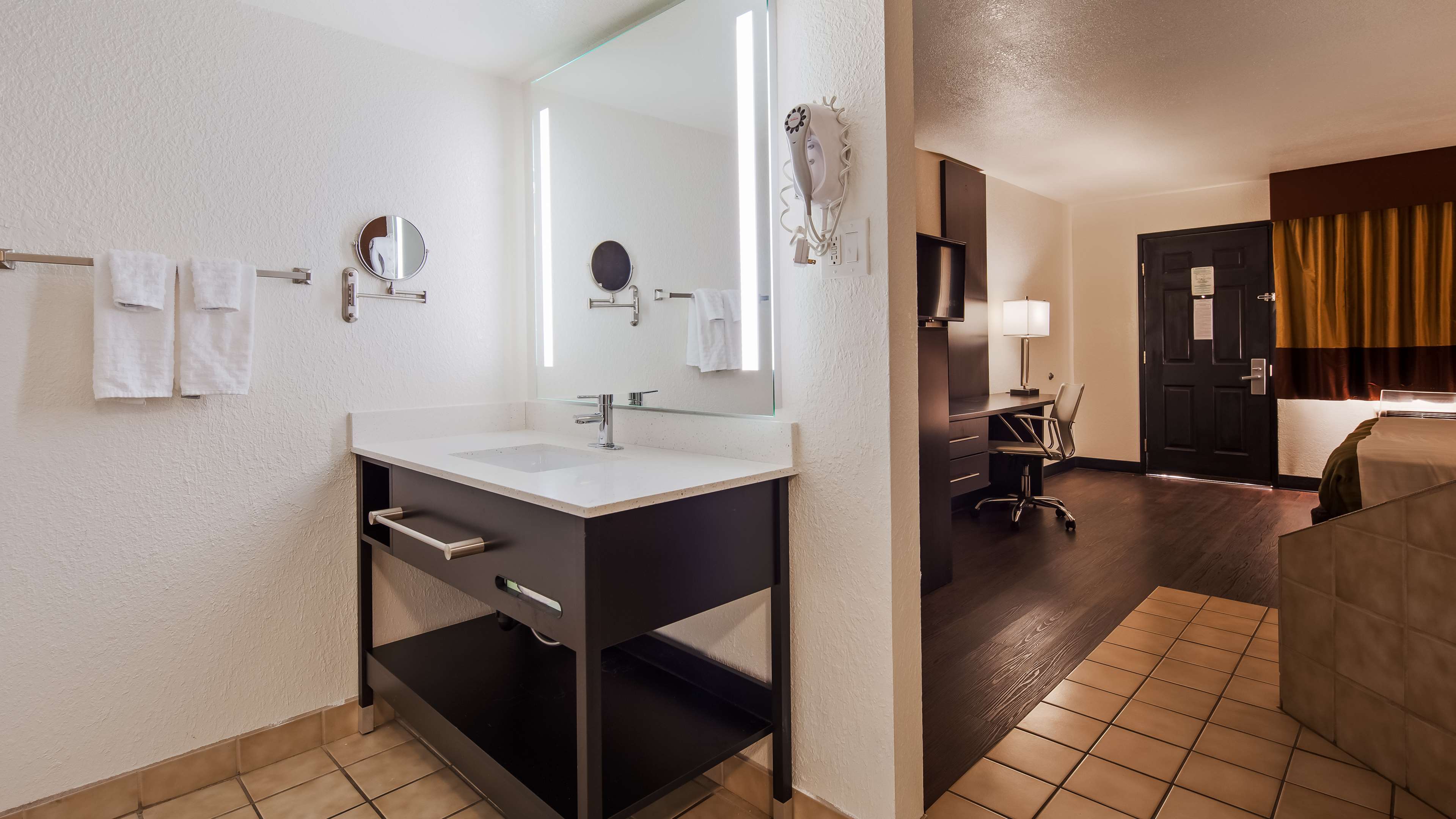 SureStay Hotel by Best Western Phoenix Airport Photo