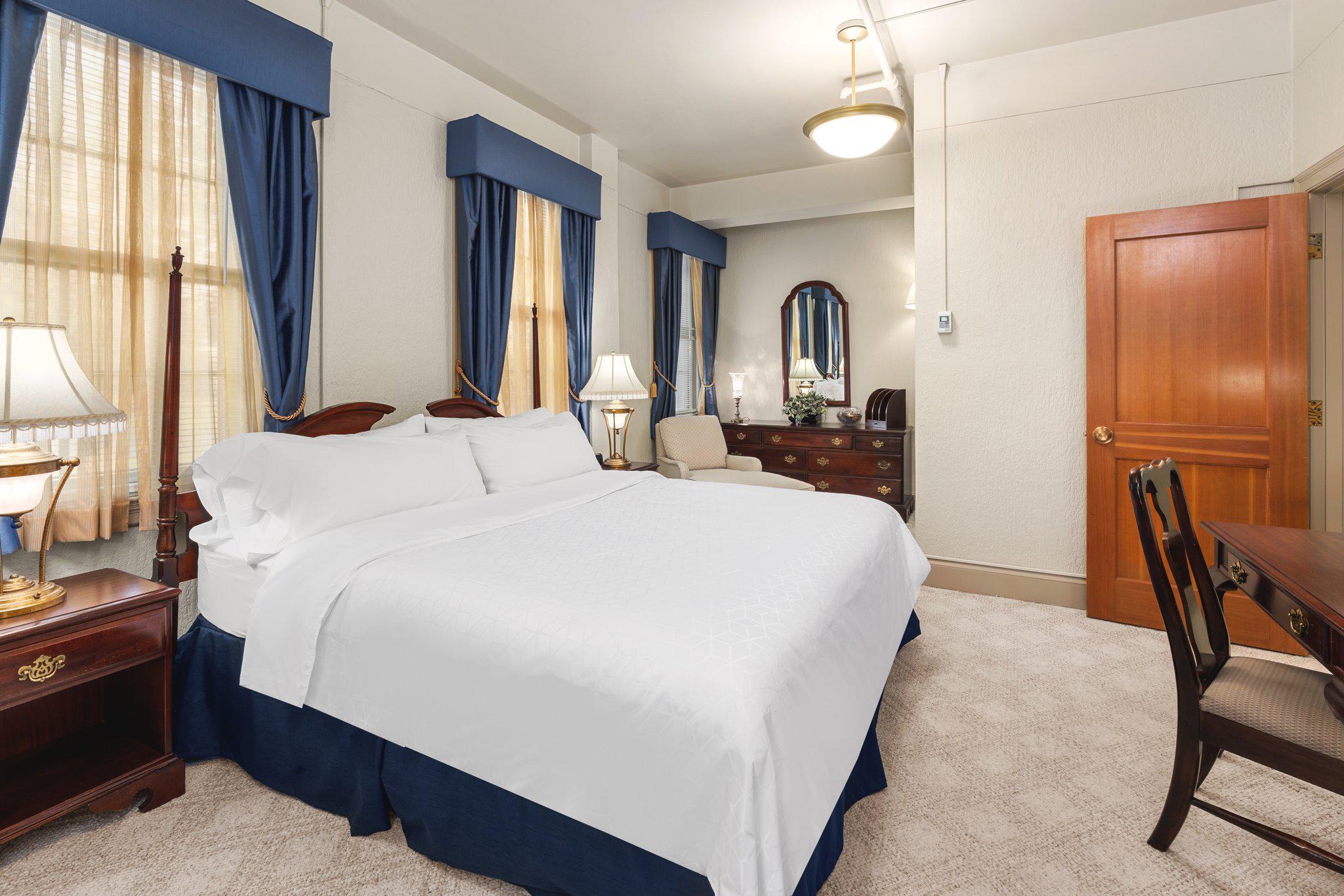 IHG Army Hotels Bronson Hall - Historia Image