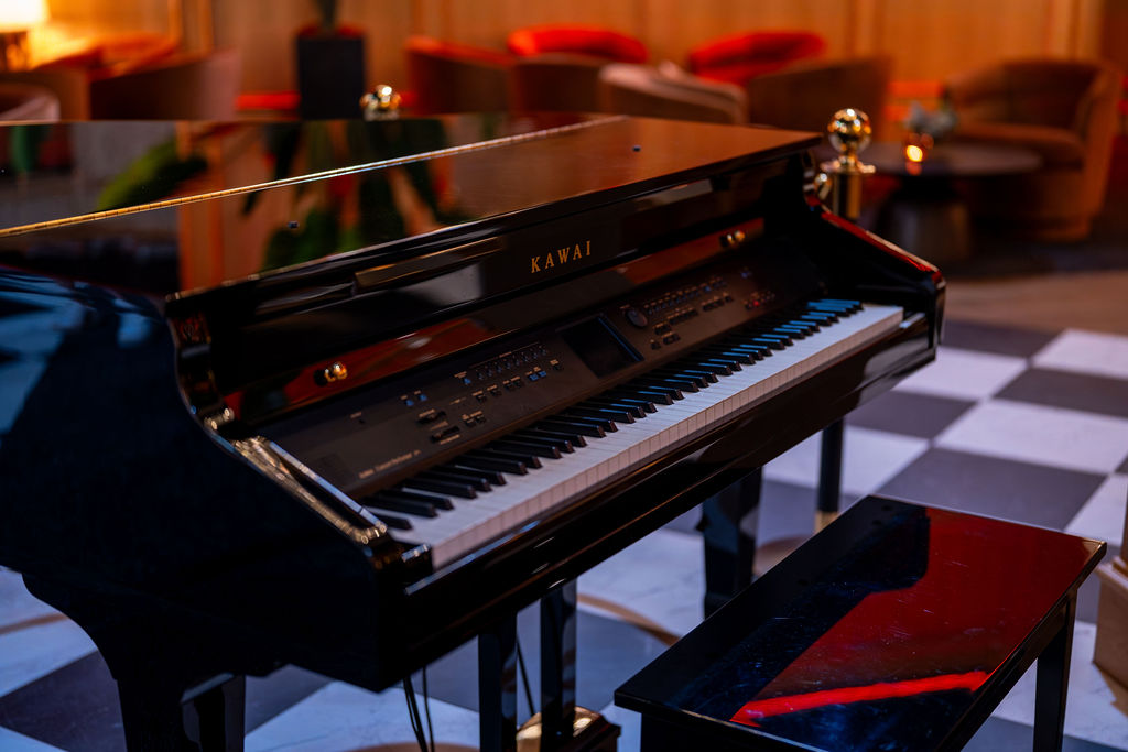 Collins Lobby Bar Image