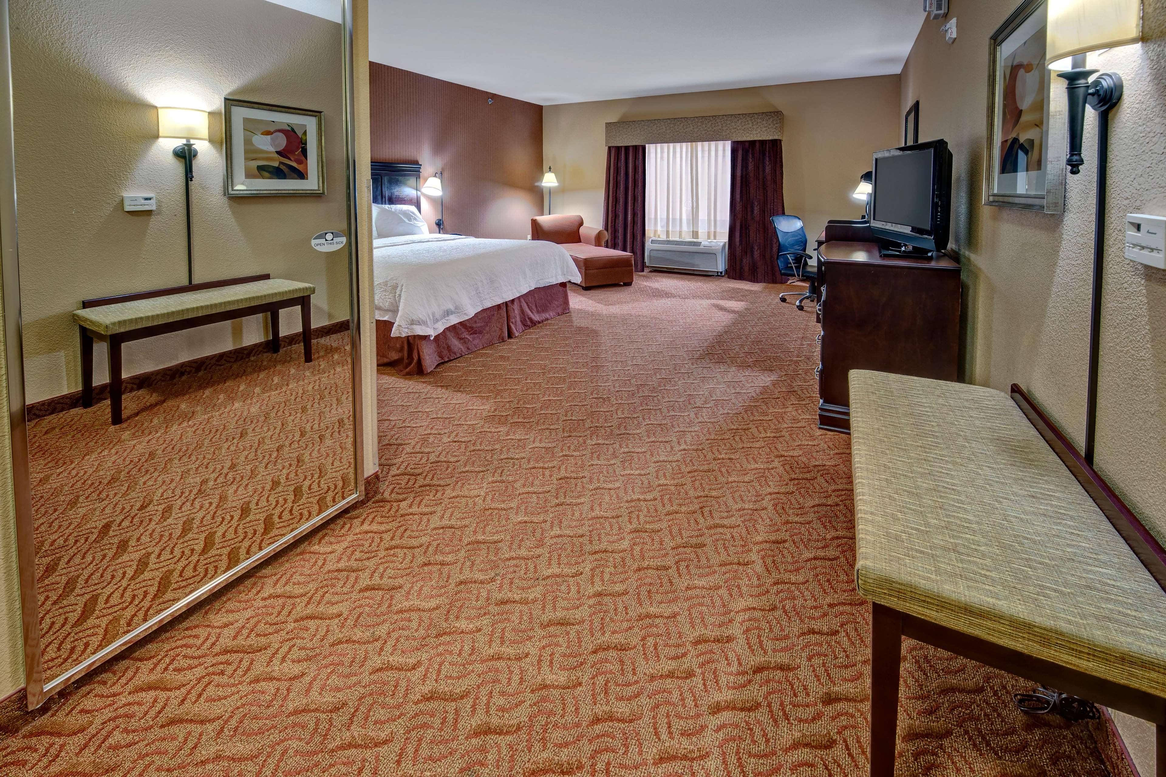 Hampton Inn & Suites Corsicana Photo