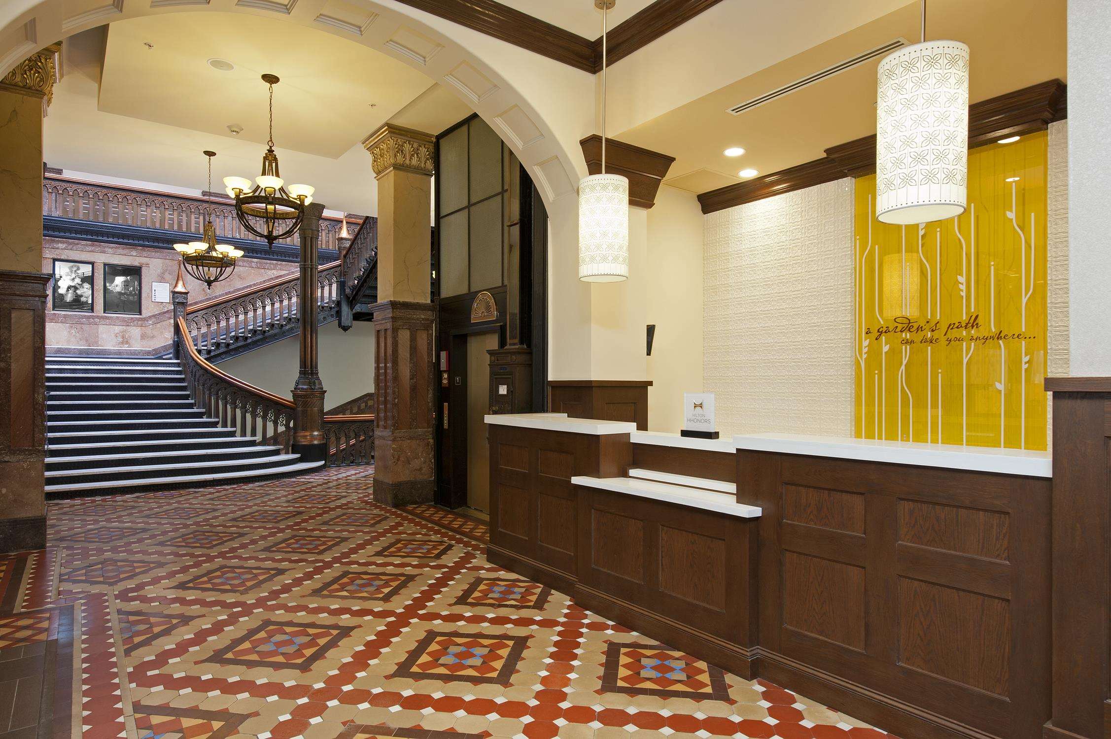 Hilton Garden Inn Milwaukee Downtown Photo