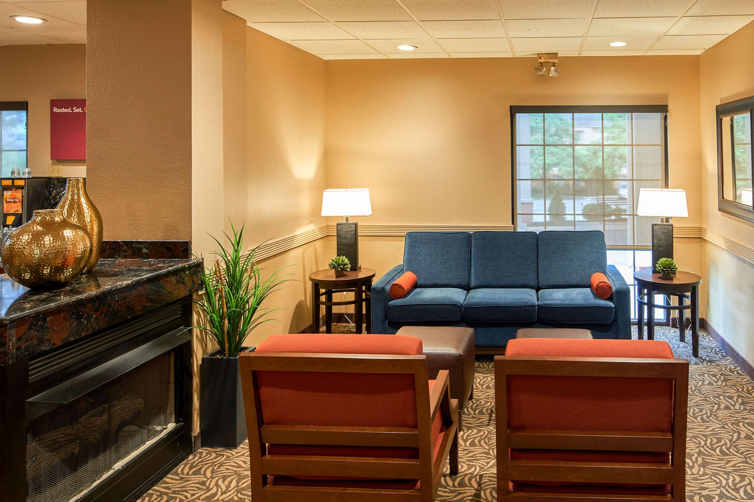 Comfort Suites Near Penn State Photo