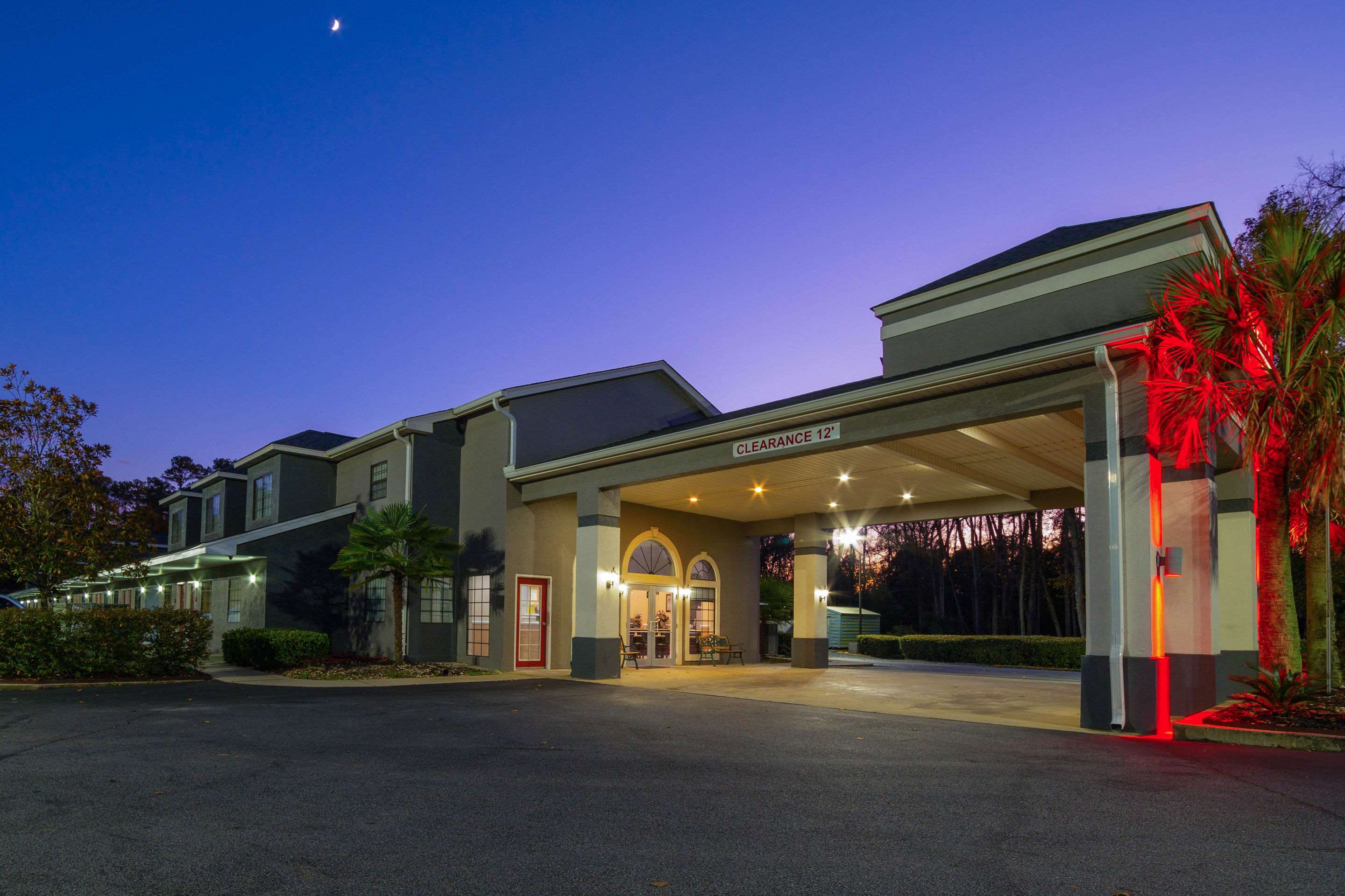 Econo Lodge Inn & Suites Photo