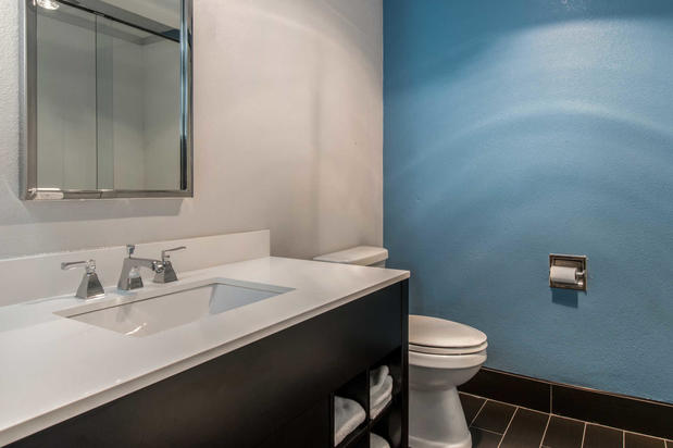 Images Clarion Inn & Suites