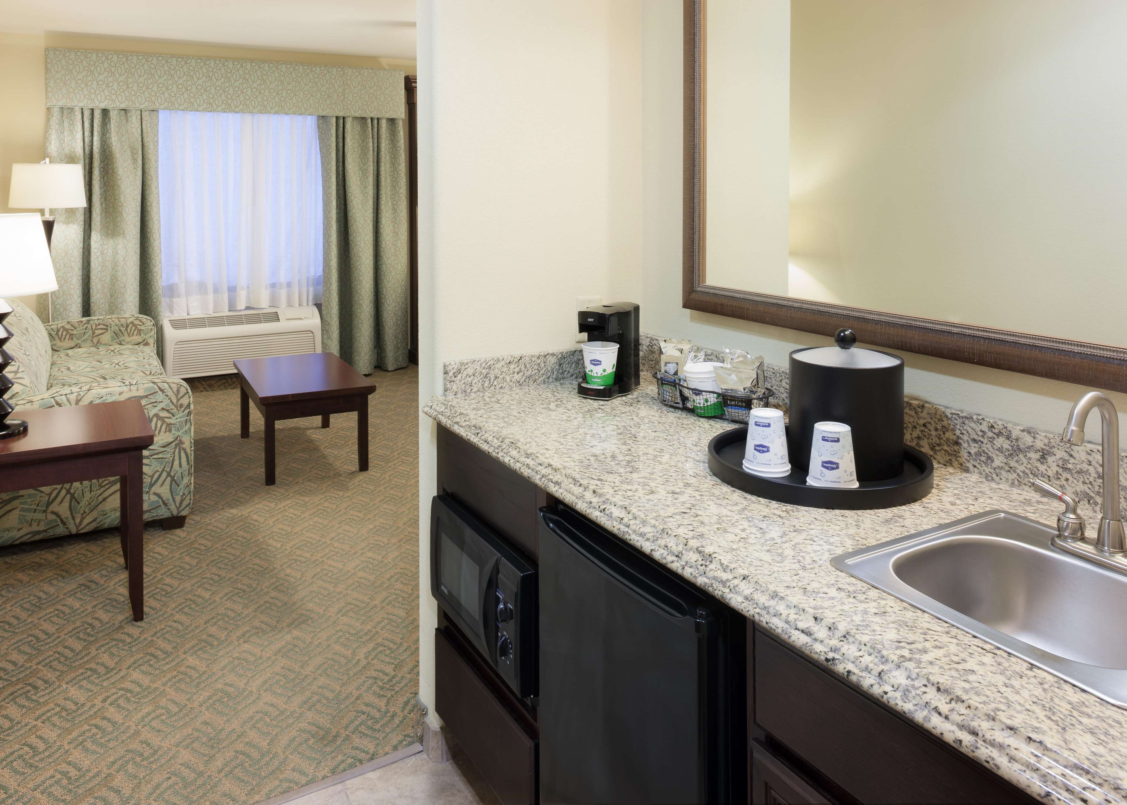 Hampton Inn & Suites Dallas-Arlington-South Photo