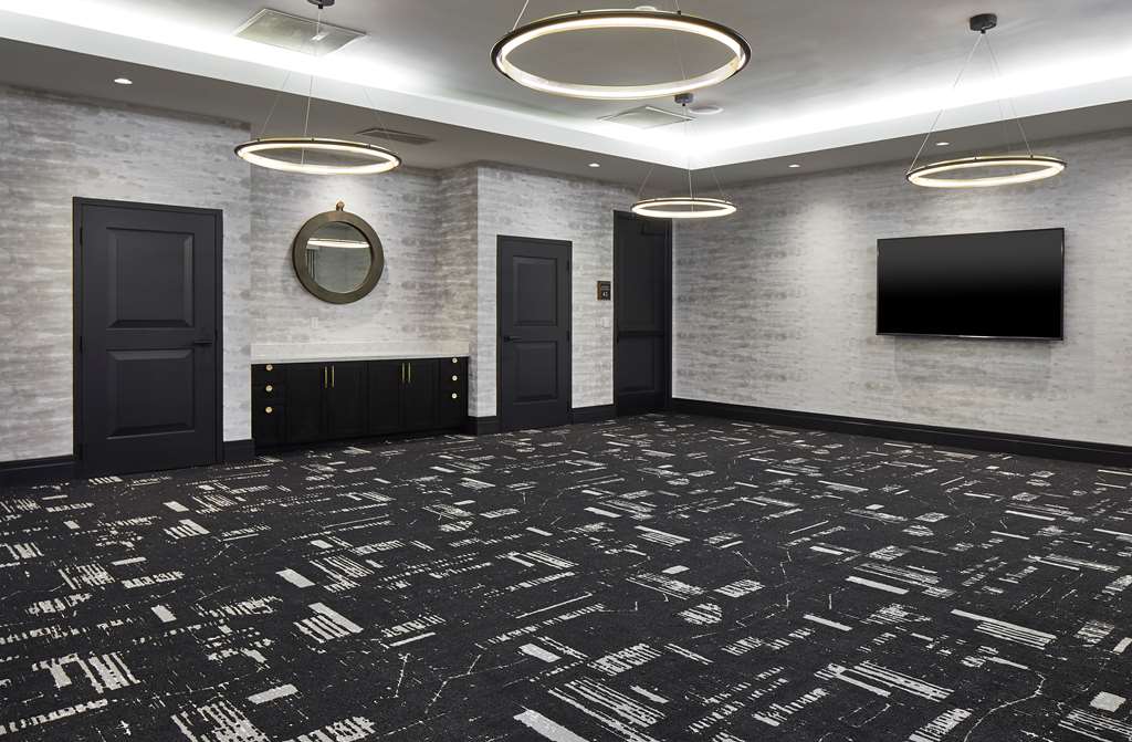Cumberland House Knoxville, Tapestry Collection by Hilton Image