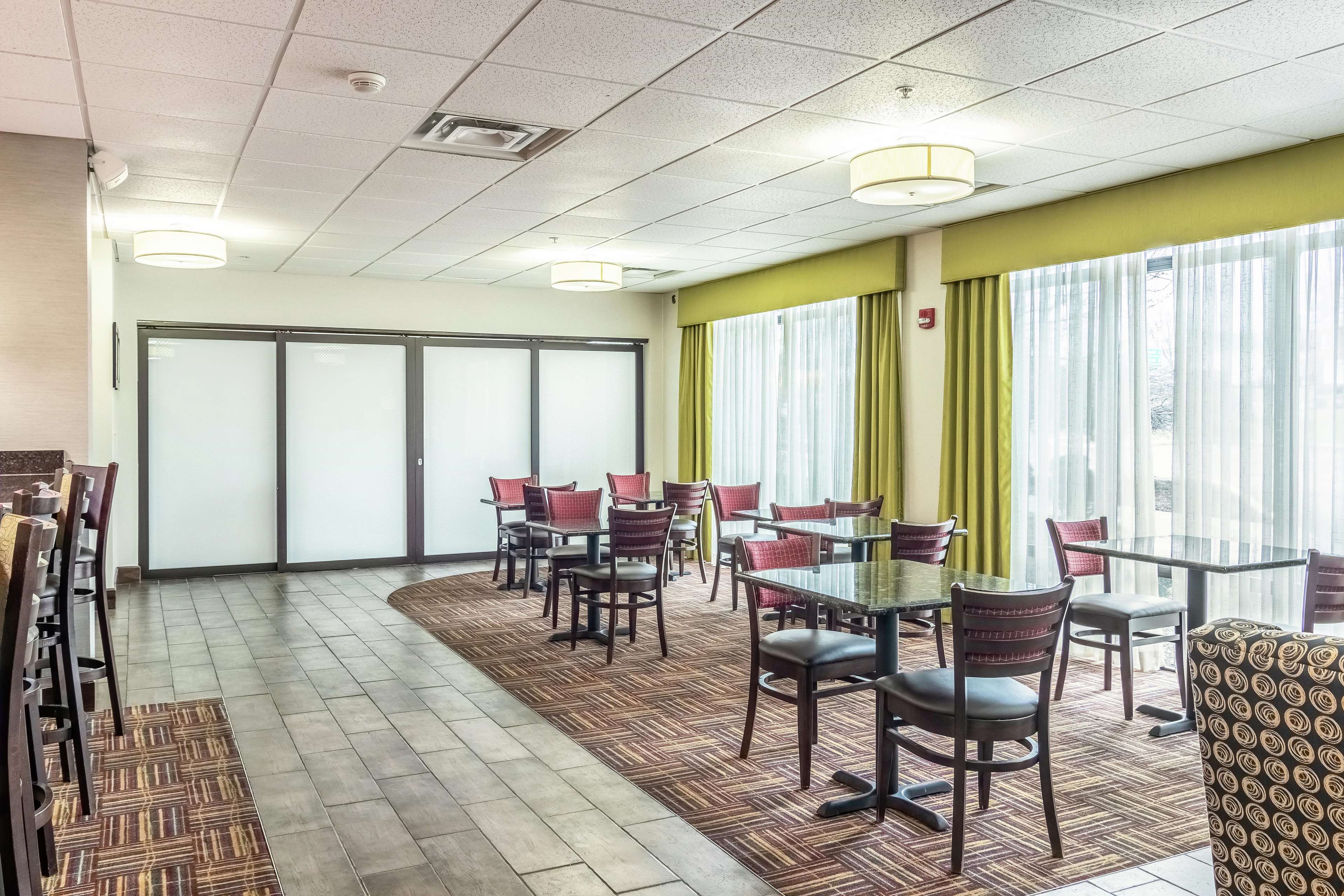 Hampton Inn Youngstown-North Photo