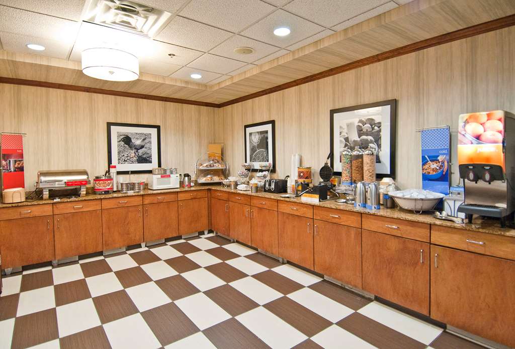 Hampton Inn Canton Image