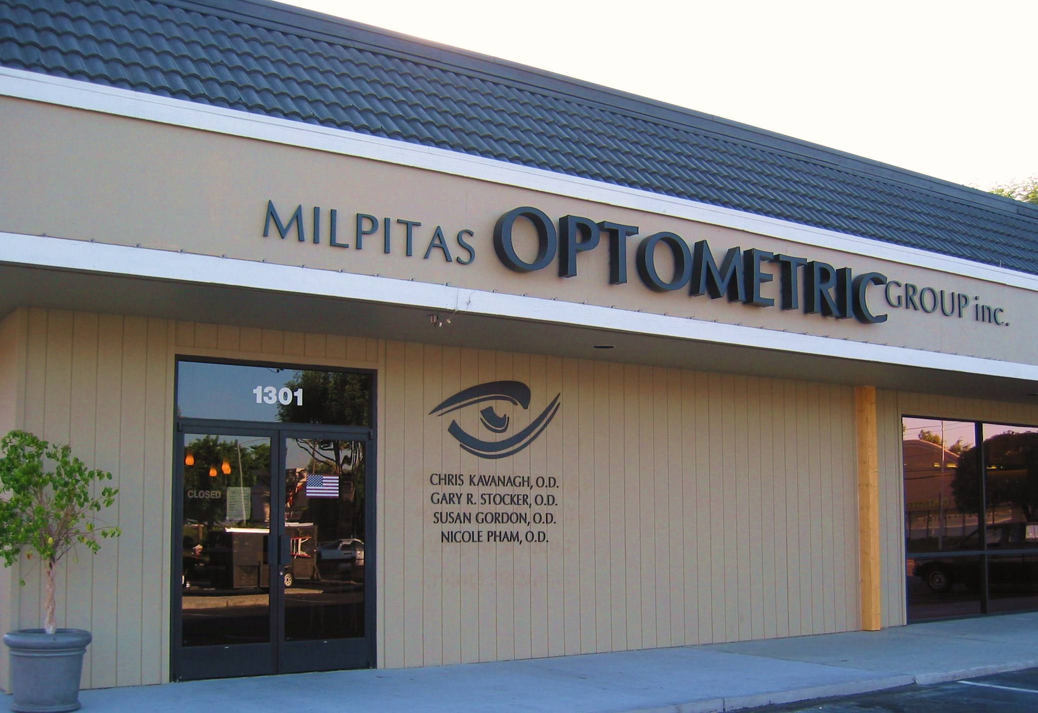Milpitas Optometric Group Photo