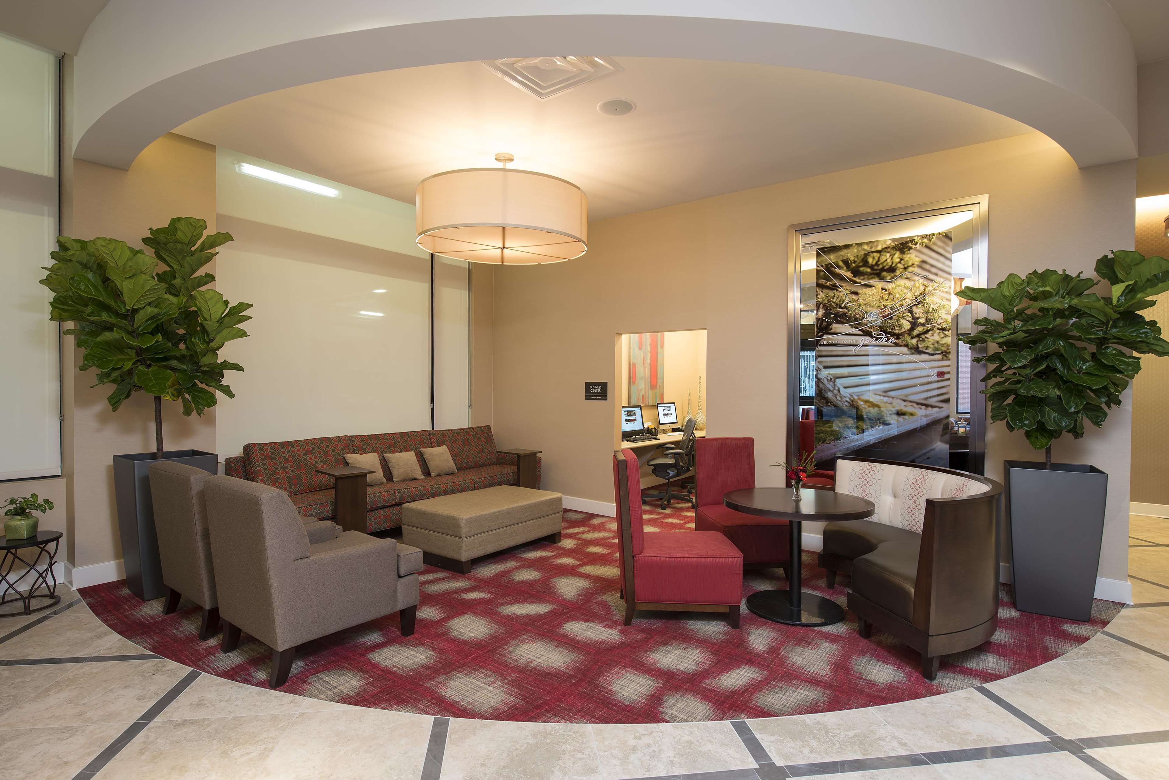 Hilton Garden Inn Louisville Downtown Photo