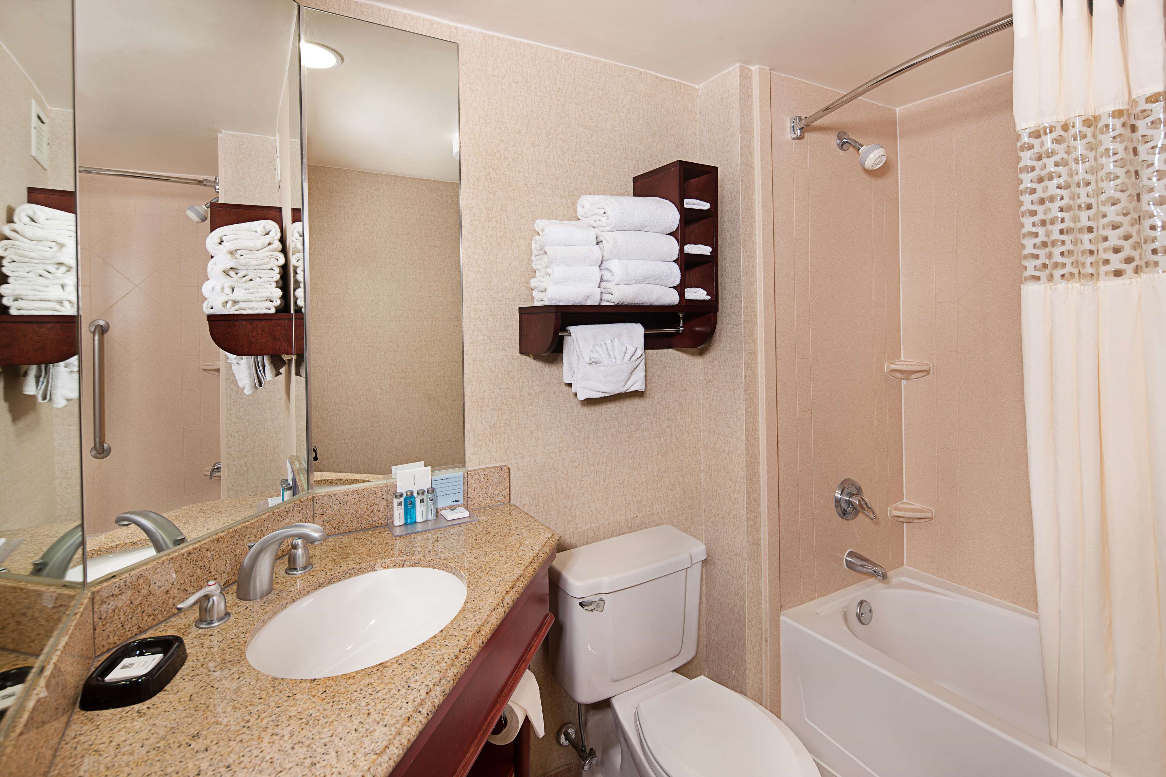 Hampton Inn Long Island/Islandia Photo