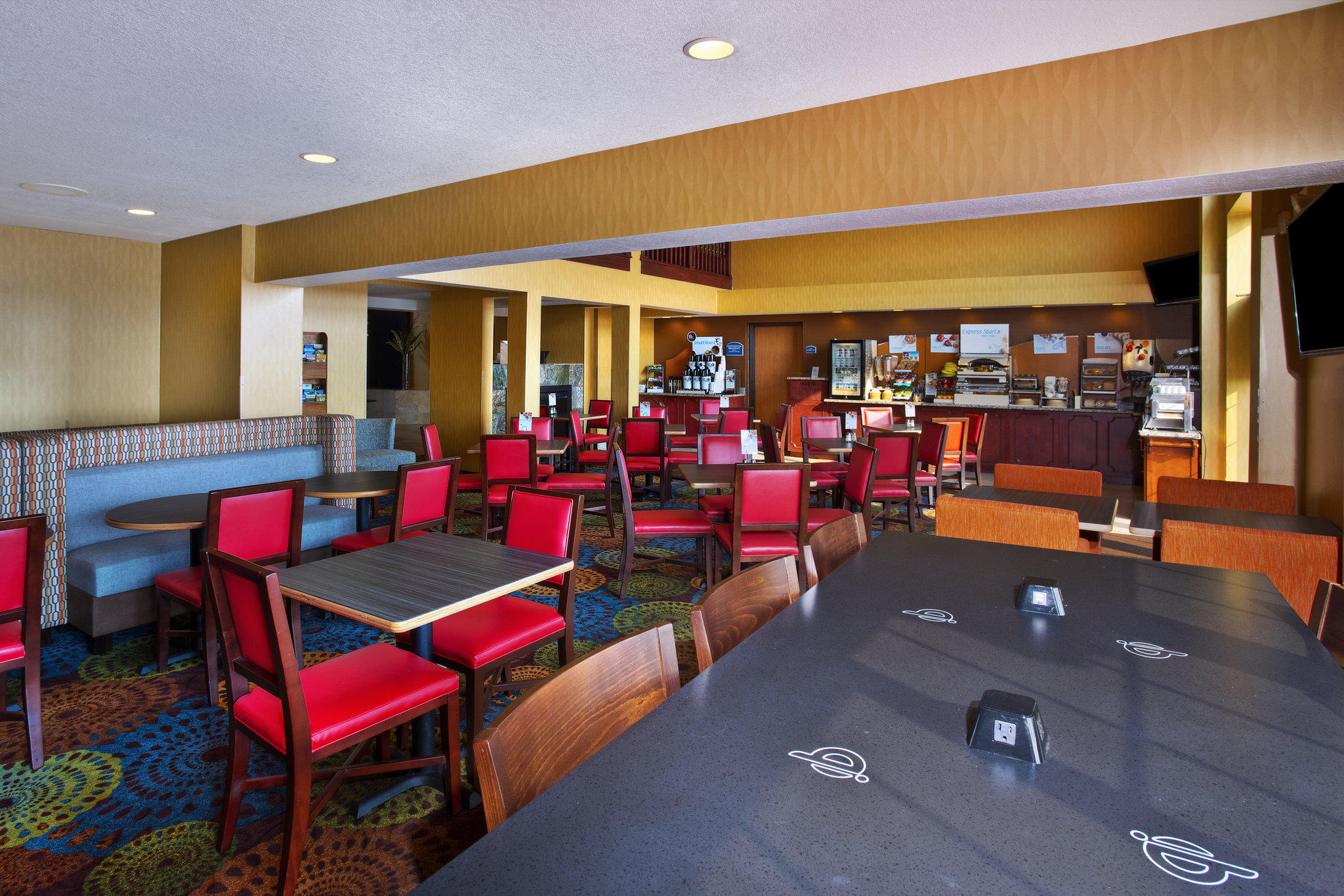 Holiday Inn Express & Suites Petoskey Photo