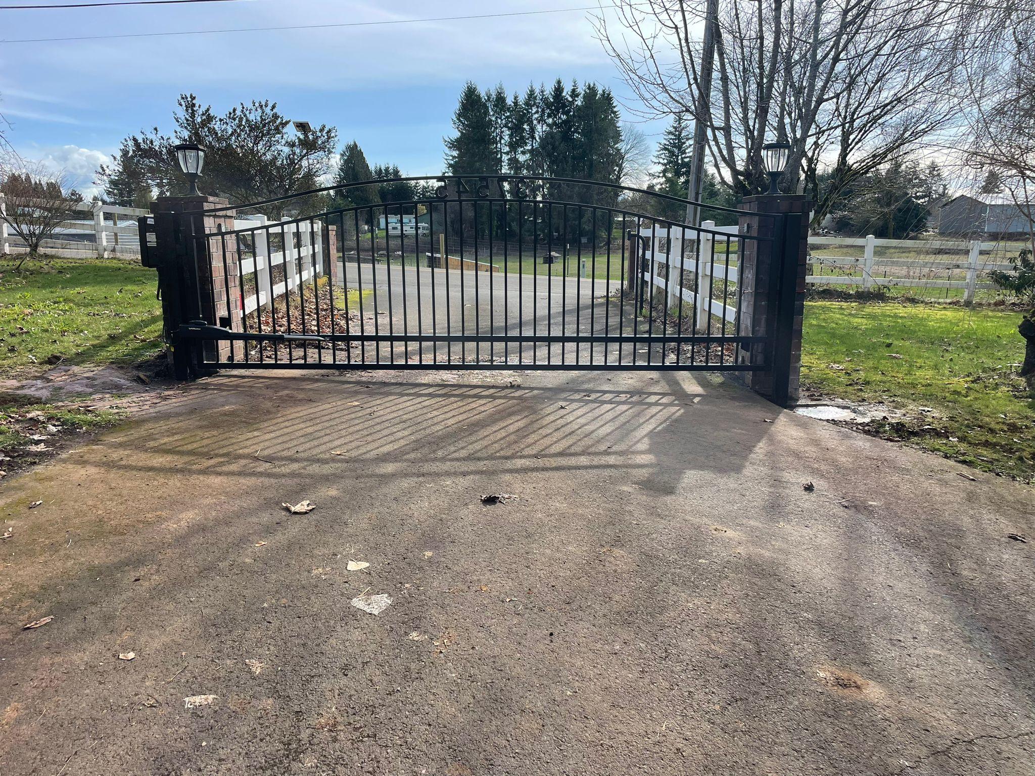 PNW Gate and Fence Image