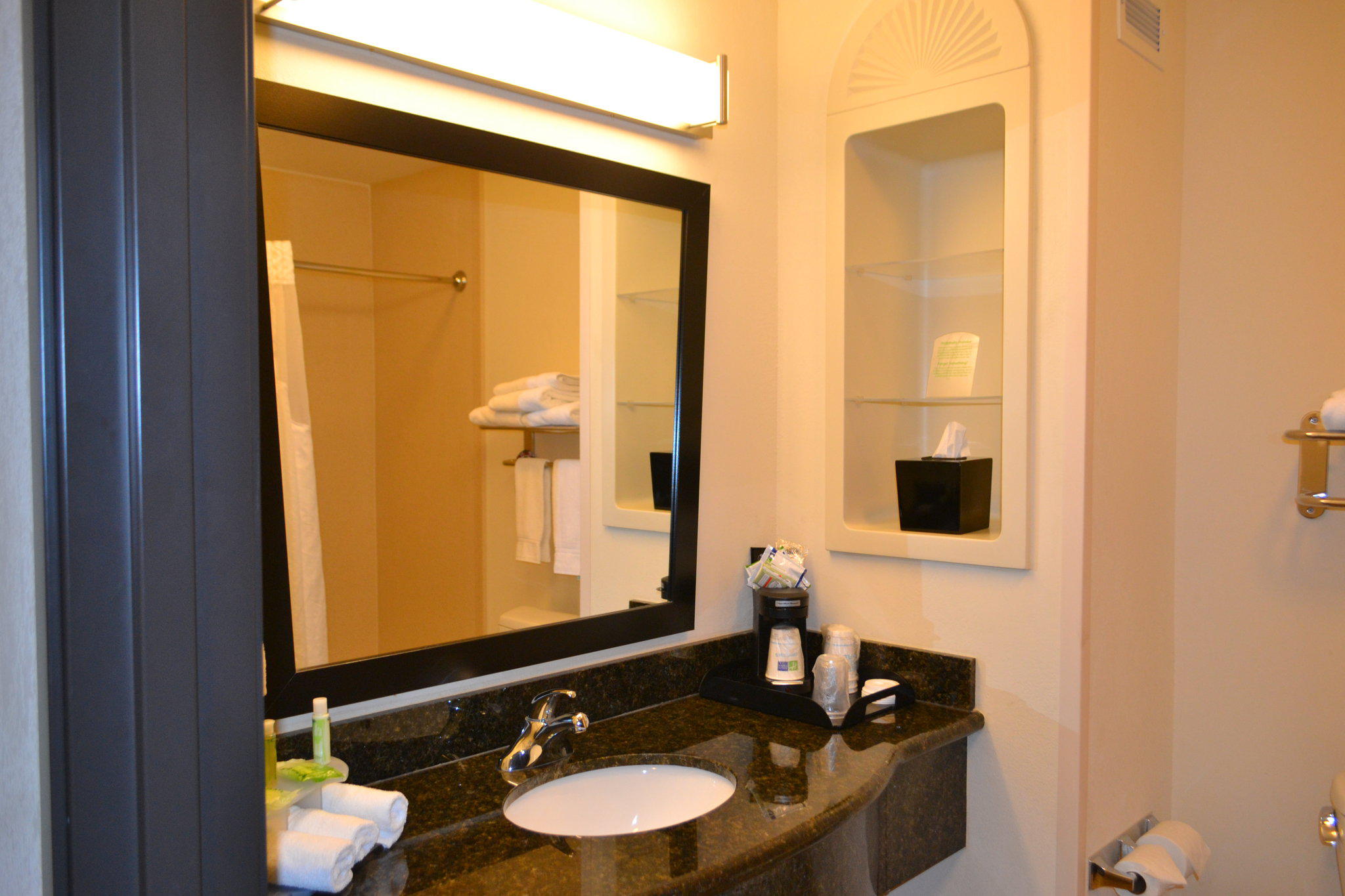 Holiday Inn Express & Suites Odessa Photo