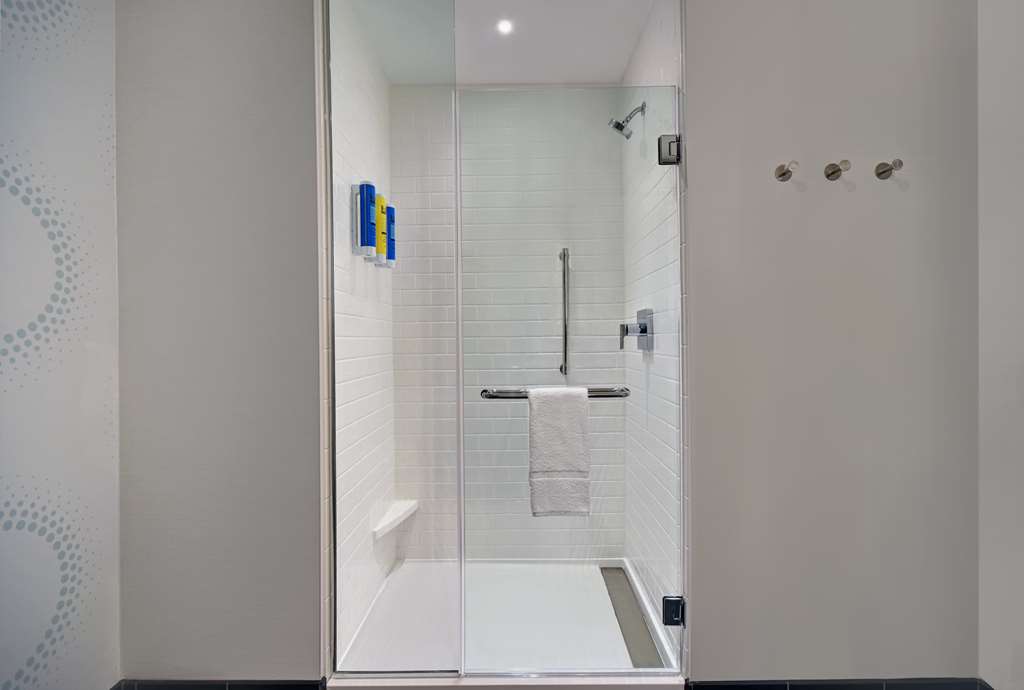 Tru by Hilton Troy Detroit Image