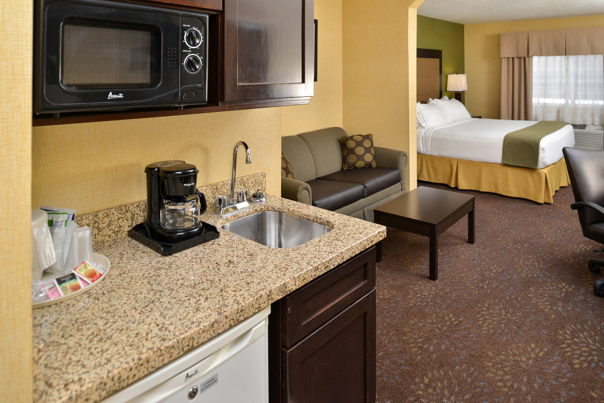 Holiday Inn Express & Suites Charlotte Photo