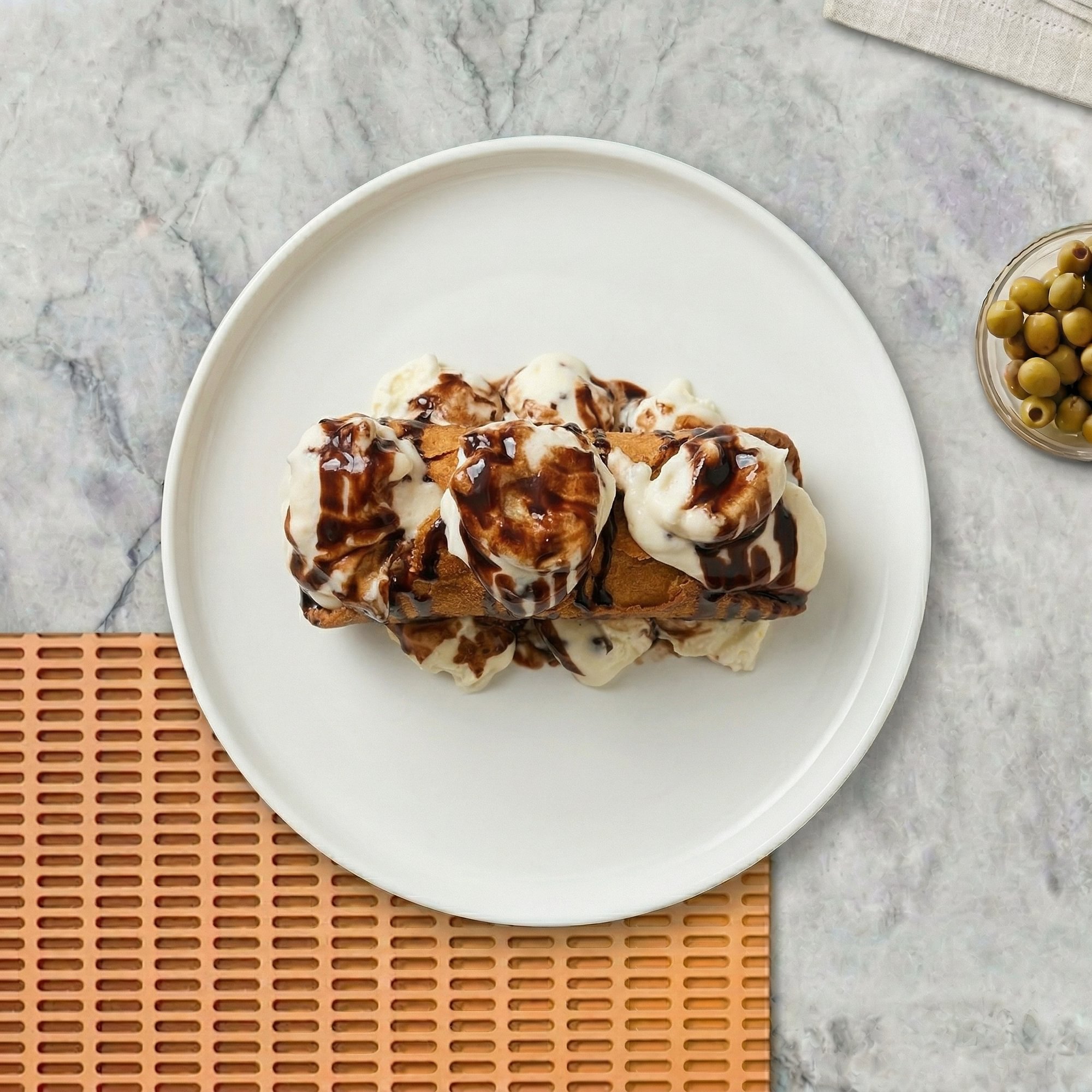 Cannoli or Tiramisu