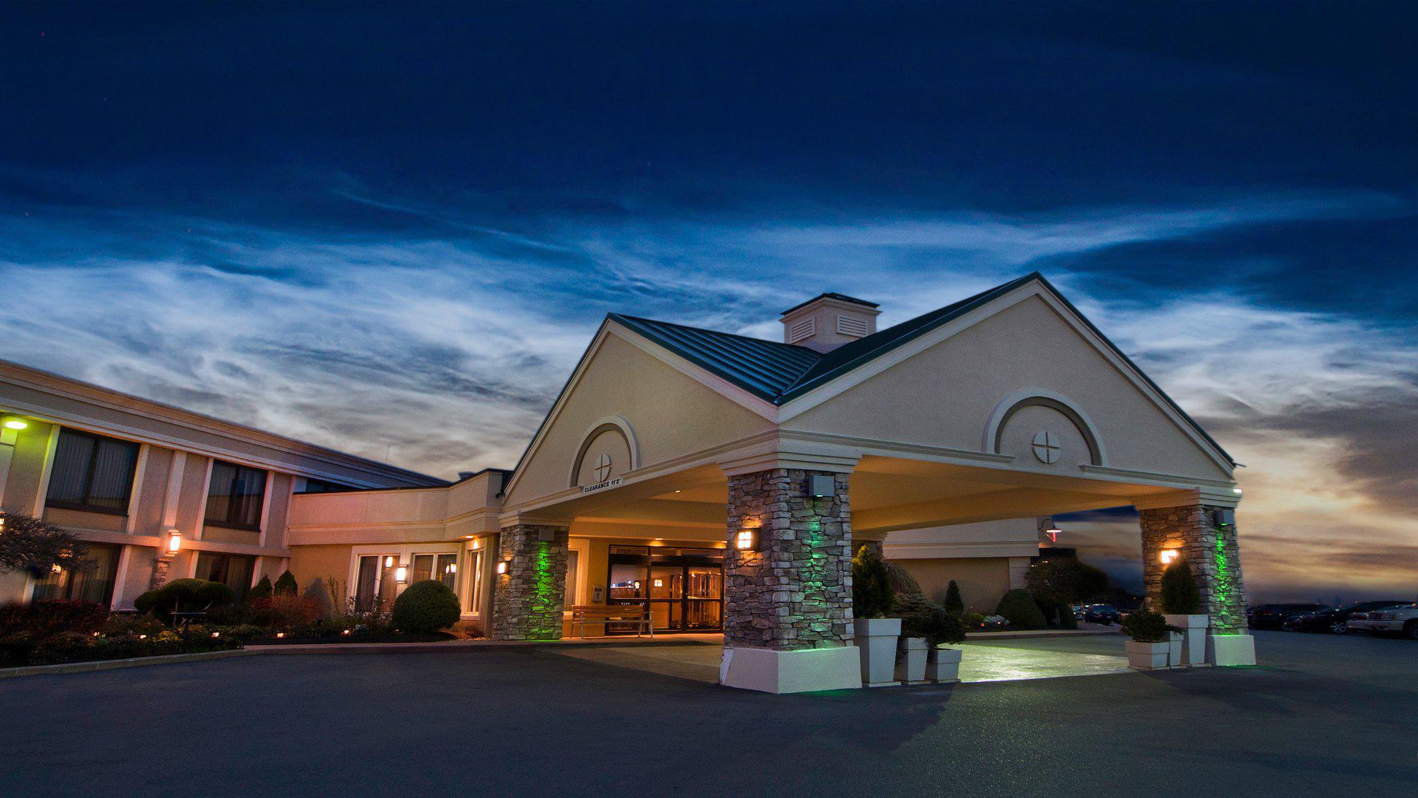 Holiday Inn Buffalo-Intl Airport Photo