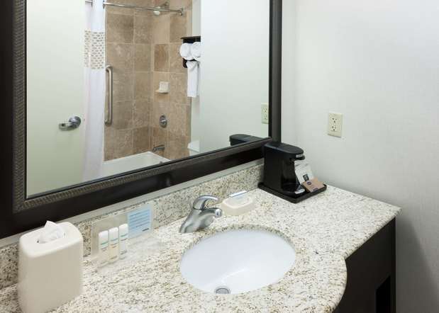 Images Hampton Inn & Suites Omaha-Downtown