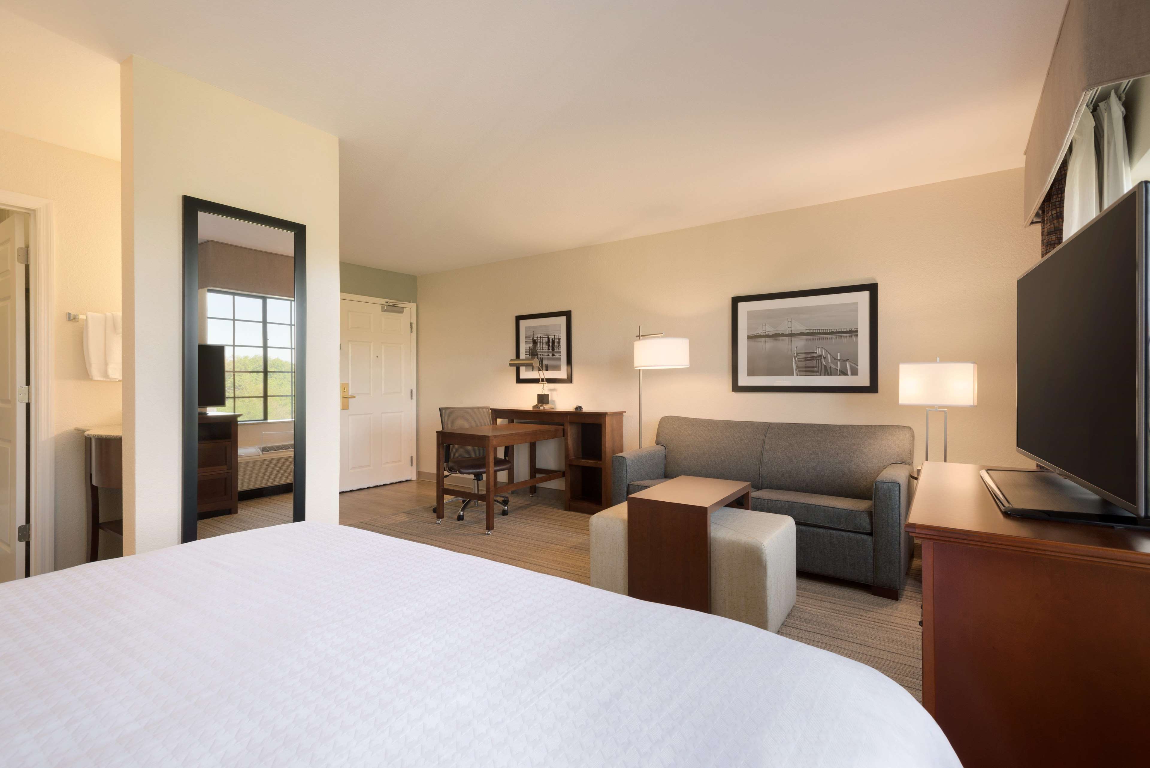 Homewood Suites by Hilton Jacksonville Deerwood Park Photo