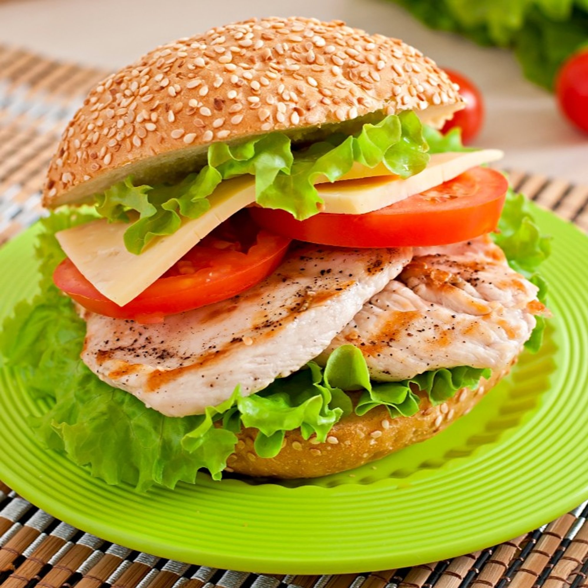 Grilled chicken, lettuce & tomatoes hero