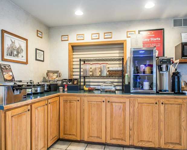 Images Econo Lodge Inn & Suites Lake Of The Ozarks