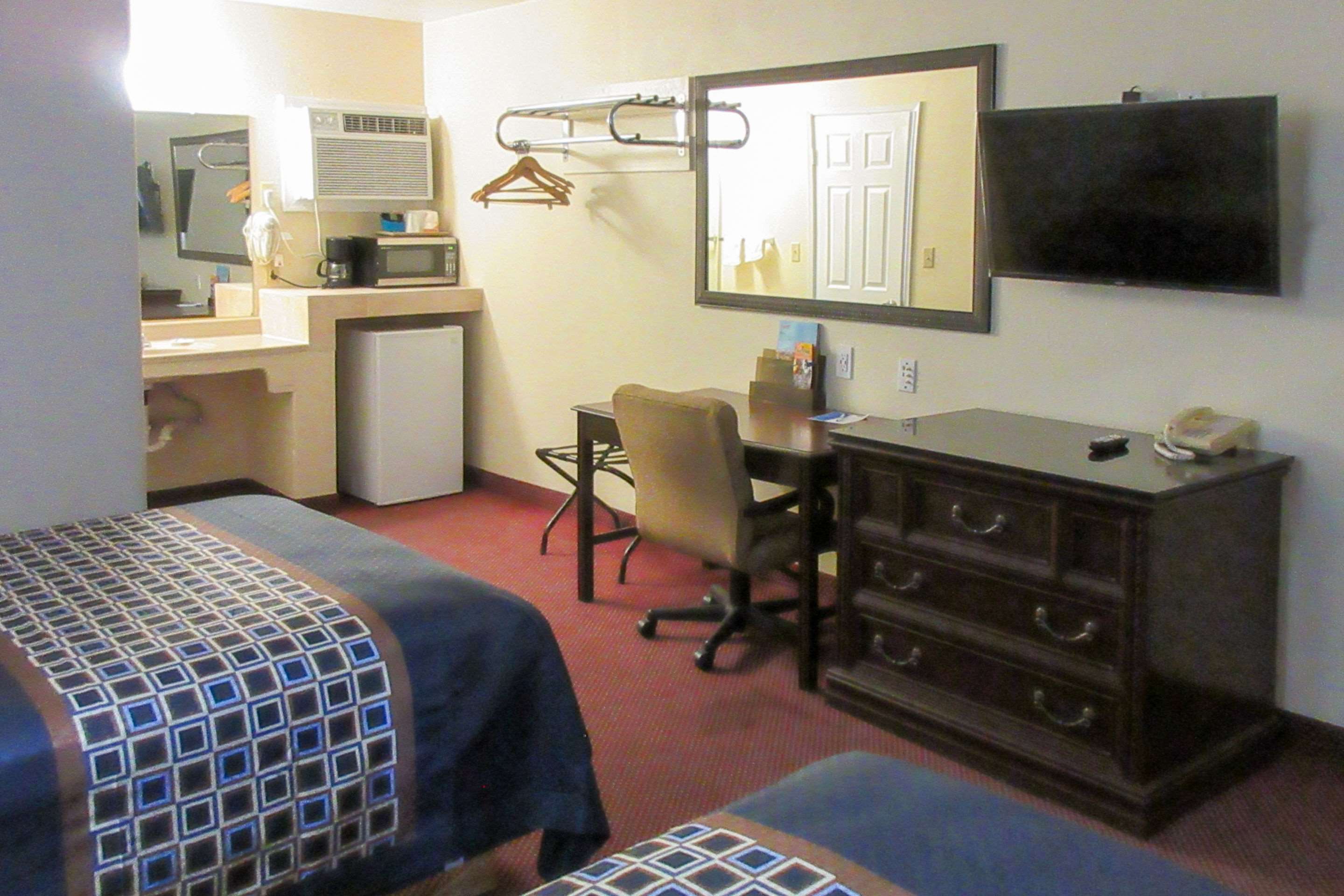 Rodeway Inn & Suites Photo