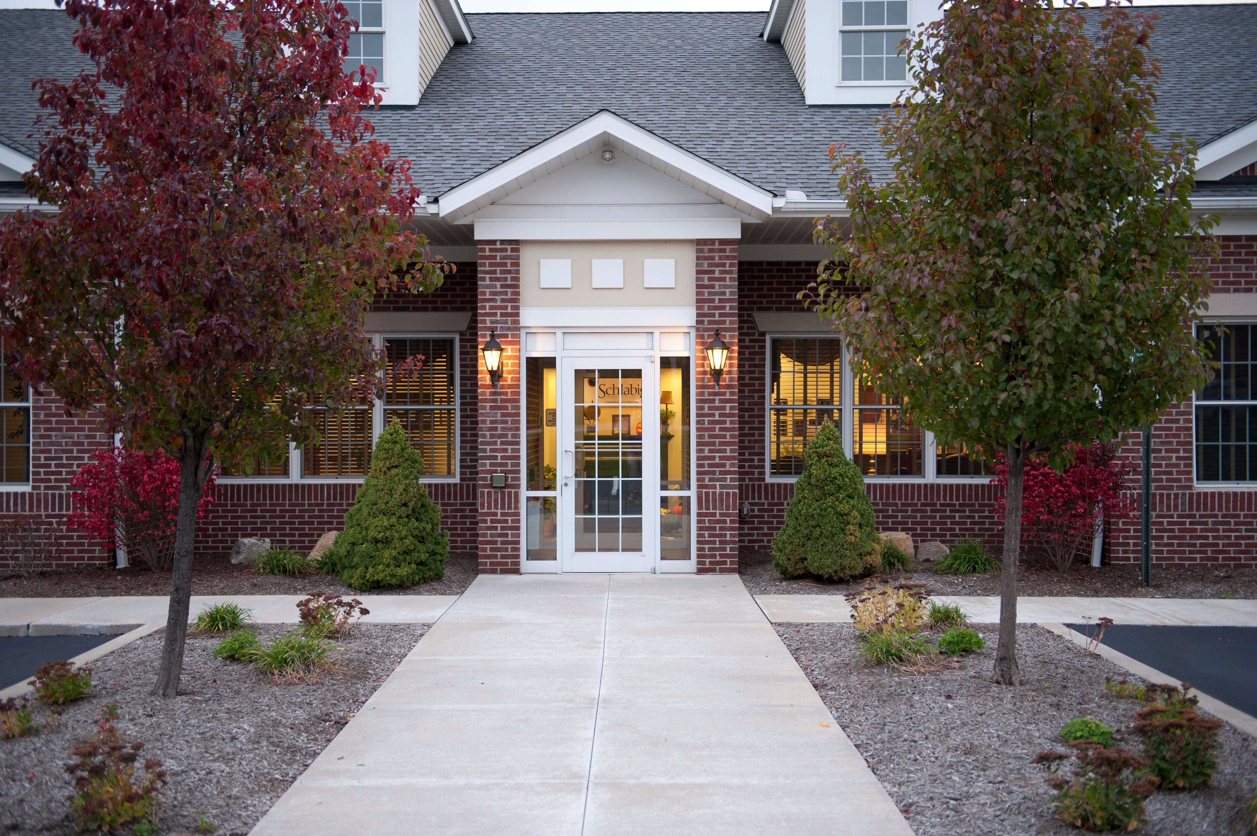 Schlabig &amp; Associates Ltd Logo