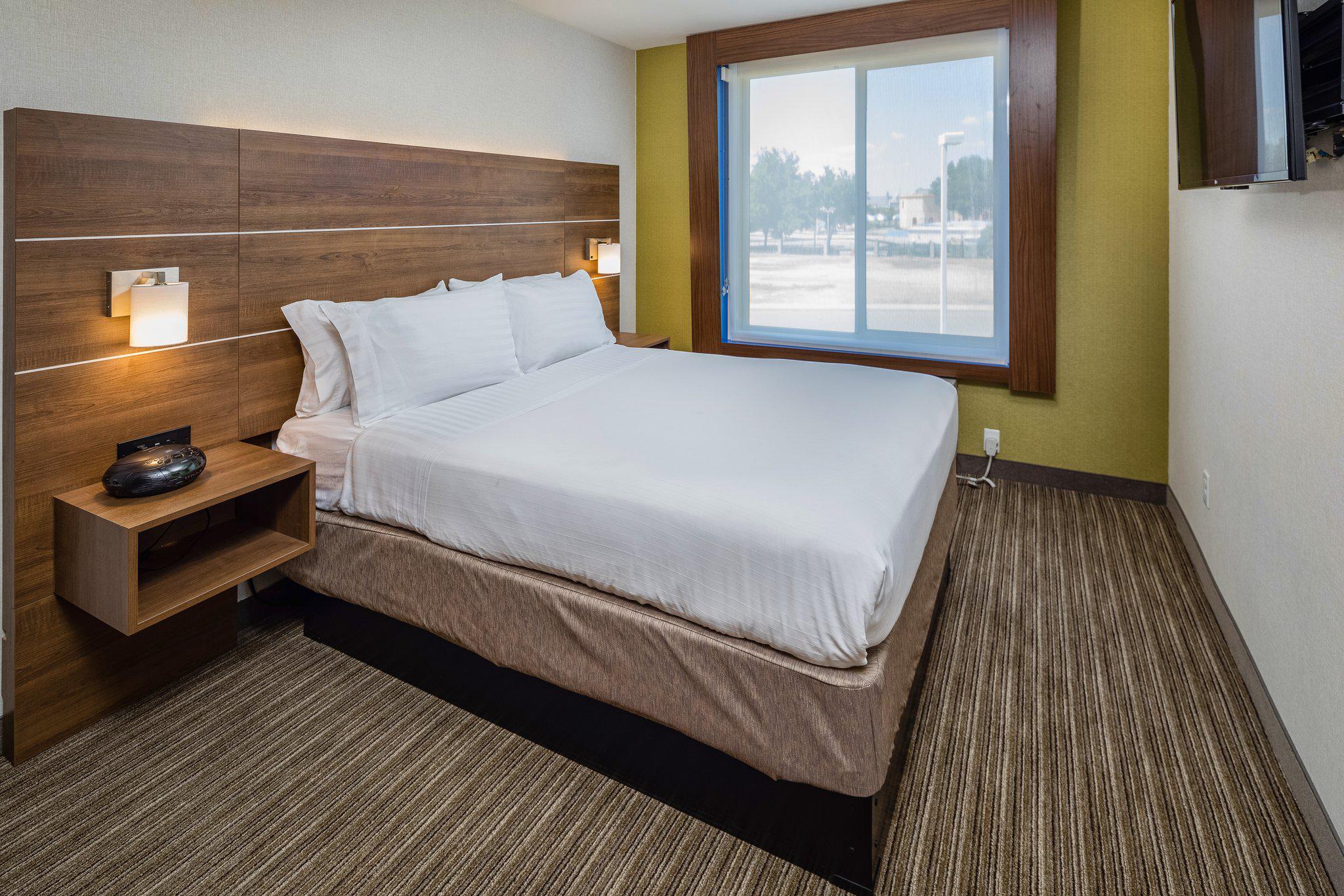 Holiday Inn Express & Suites Modesto-Salida Photo